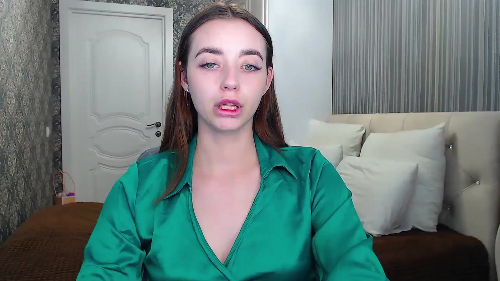 Gallery image thumbnail from EmeraldLilyyy's myfreecams stream on, 06/24/2024, 15:02 image 10 of 20