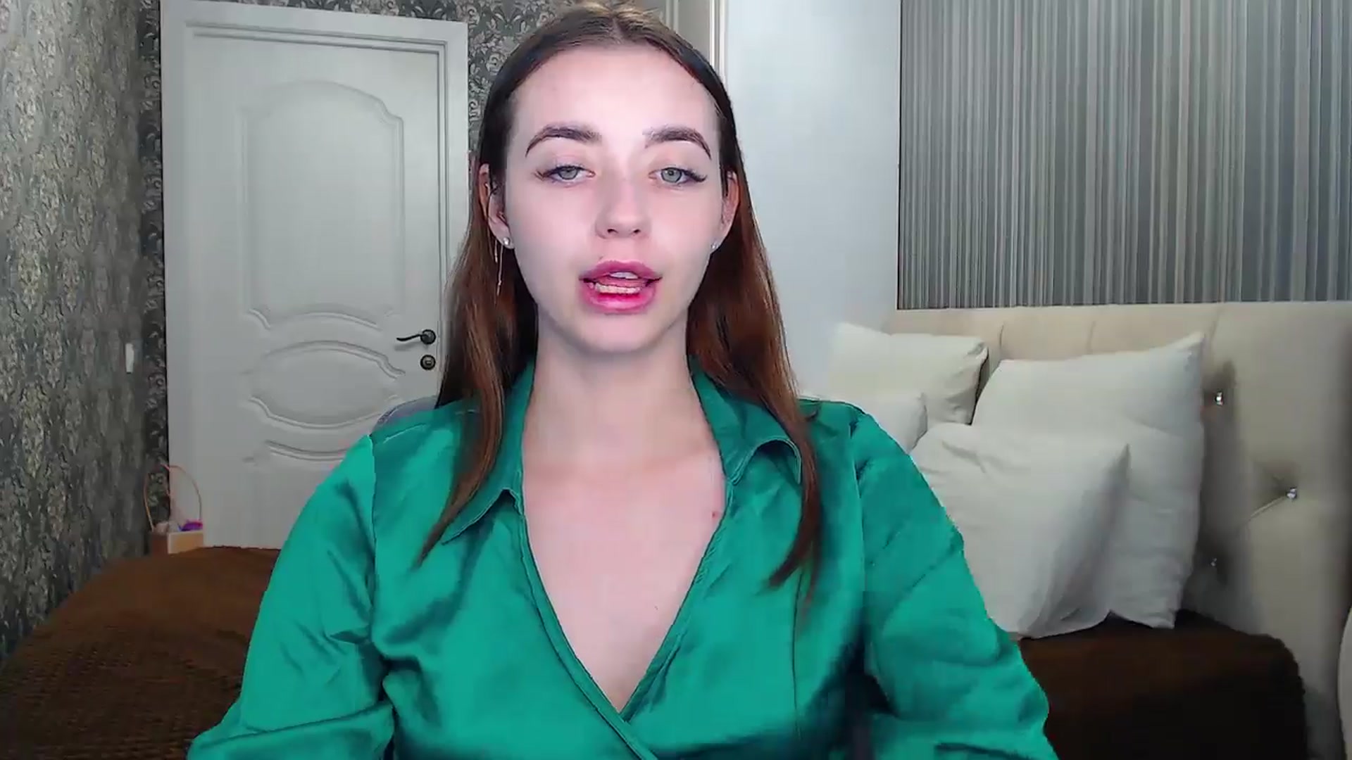 Gallery image thumbnail from EmeraldLilyyy's myfreecams stream on, 06/24/2024, 15:22 image 14 of 20