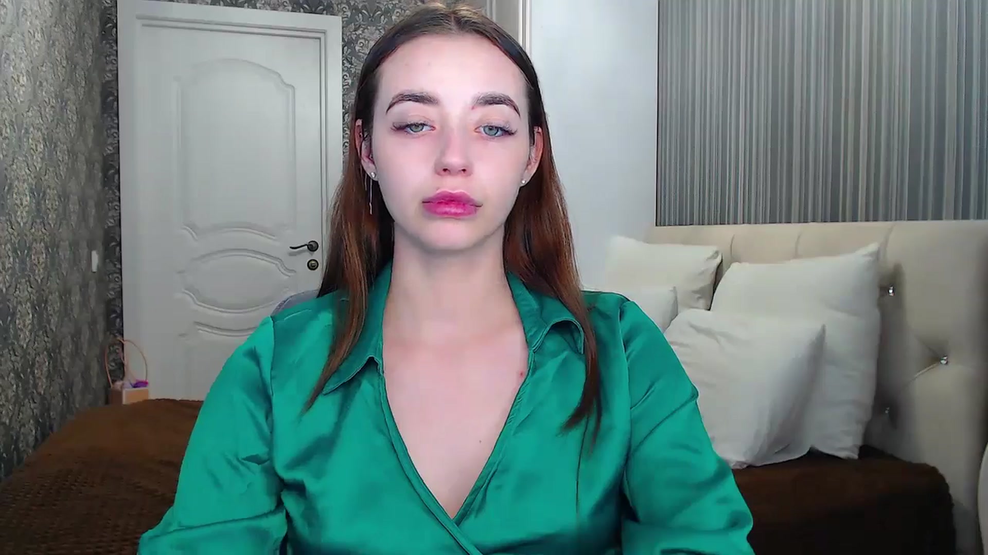 Gallery image thumbnail from EmeraldLilyyy's myfreecams stream on, 06/24/2024, 15:22 image 15 of 20
