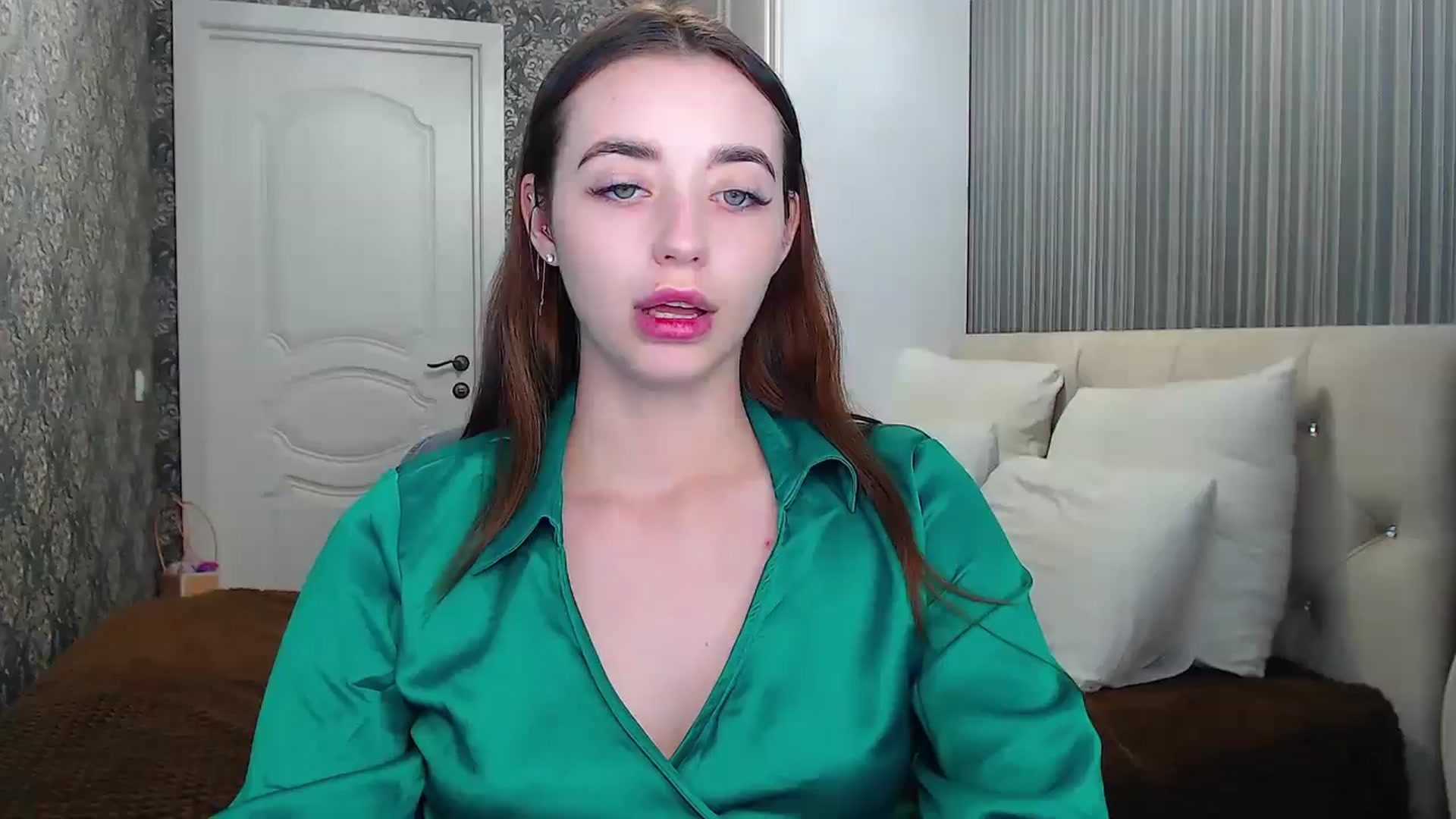 Gallery image thumbnail from EmeraldLilyyy's myfreecams stream on, 06/24/2024, 15:22 image 12 of 20