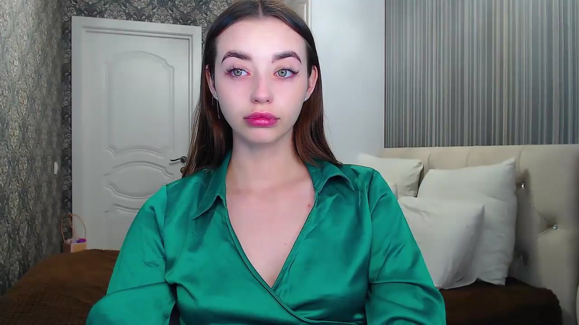 Gallery image thumbnail from EmeraldLilyyy's myfreecams stream on, 06/24/2024, 15:22 image 17 of 20