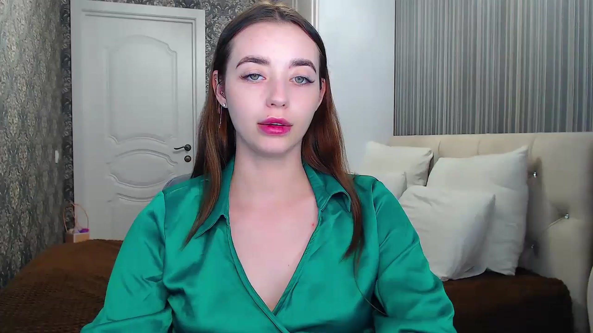 Gallery image thumbnail from EmeraldLilyyy's myfreecams stream on, 06/24/2024, 15:22 image 13 of 20