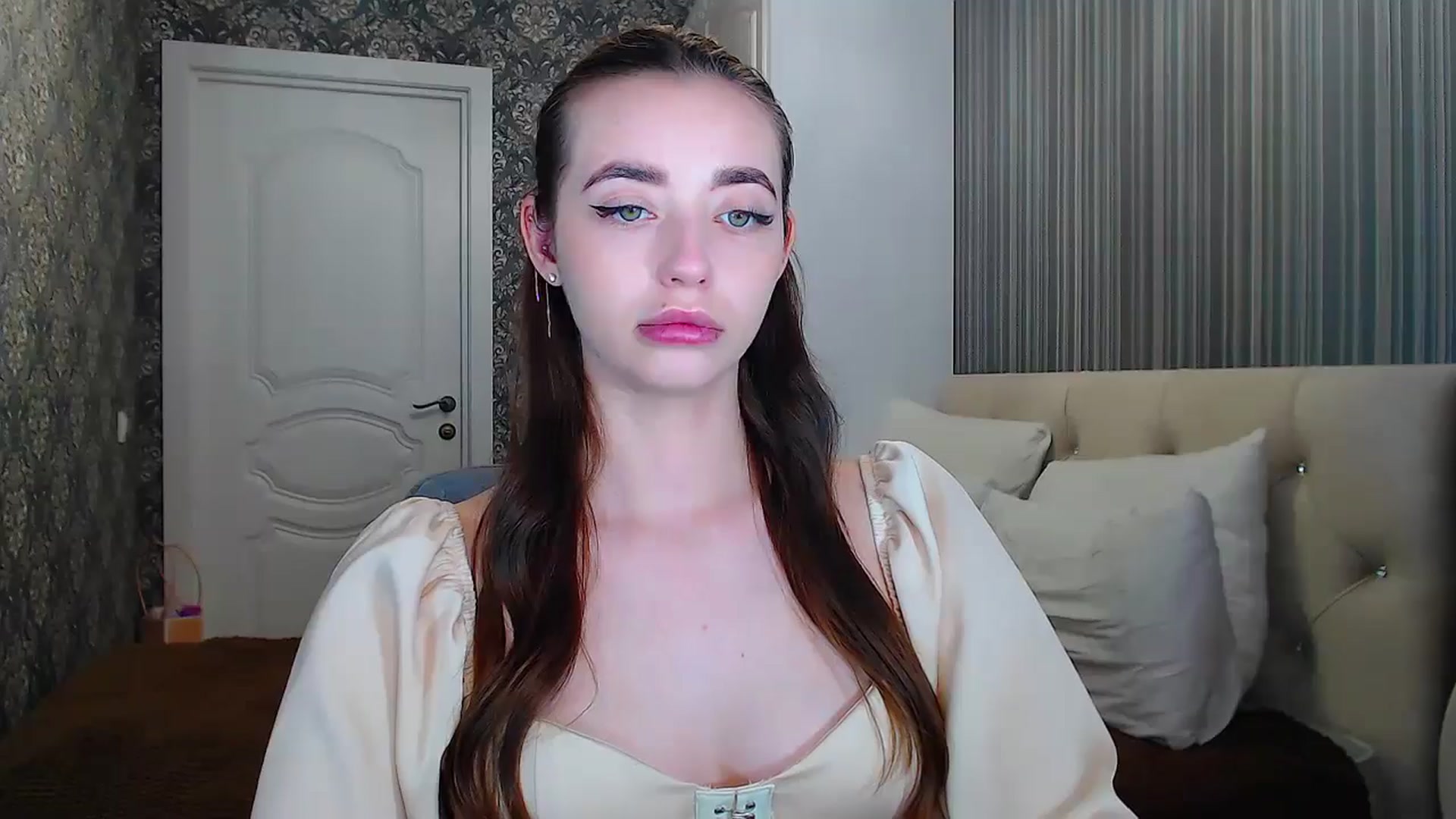 Gallery image thumbnail from EmeraldLilyyy's myfreecams stream on, 06/27/2024, 10:19 image 4 of 20