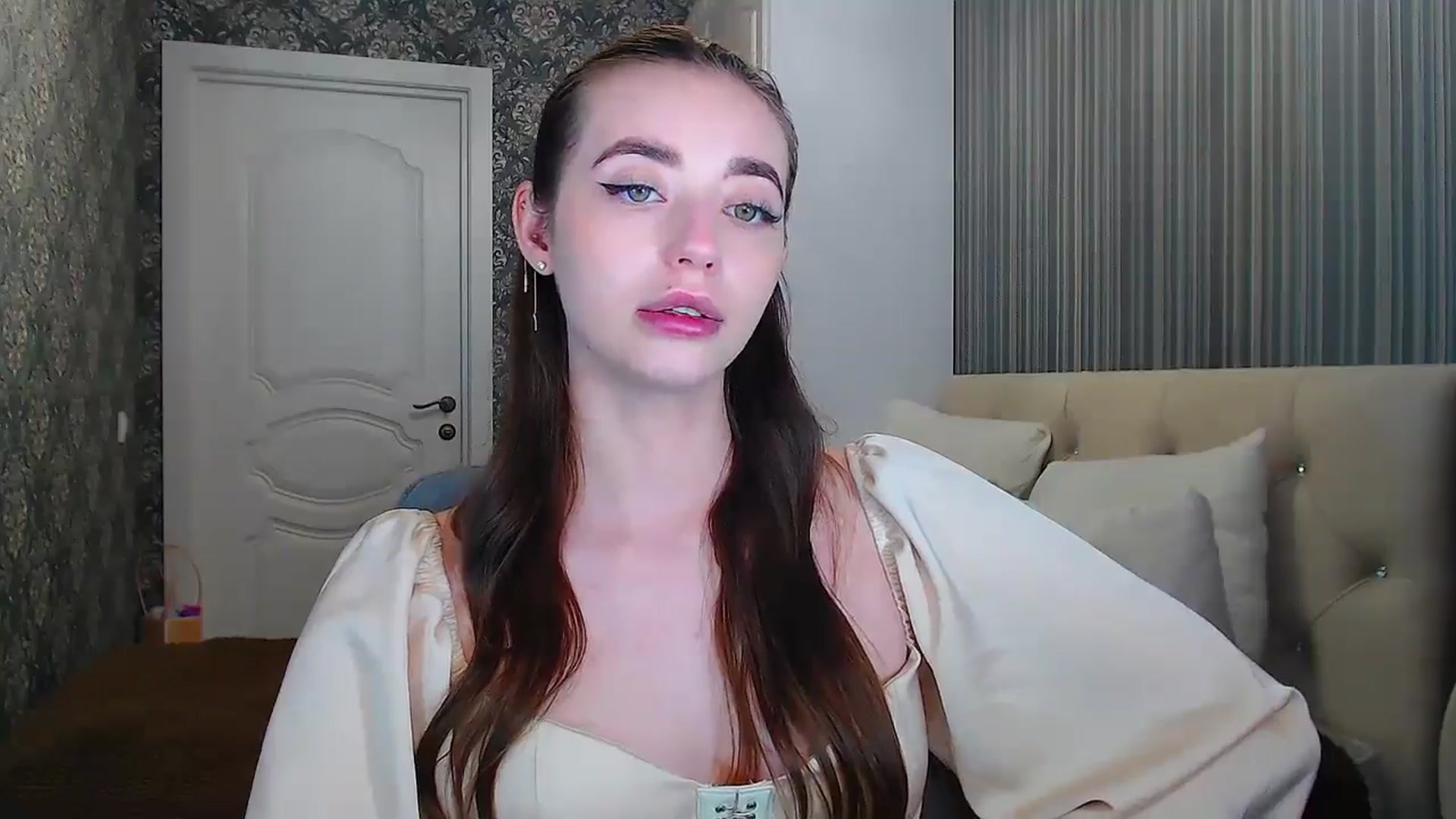 Gallery image thumbnail from EmeraldLilyyy's myfreecams stream on, 06/27/2024, 10:19 image 14 of 20