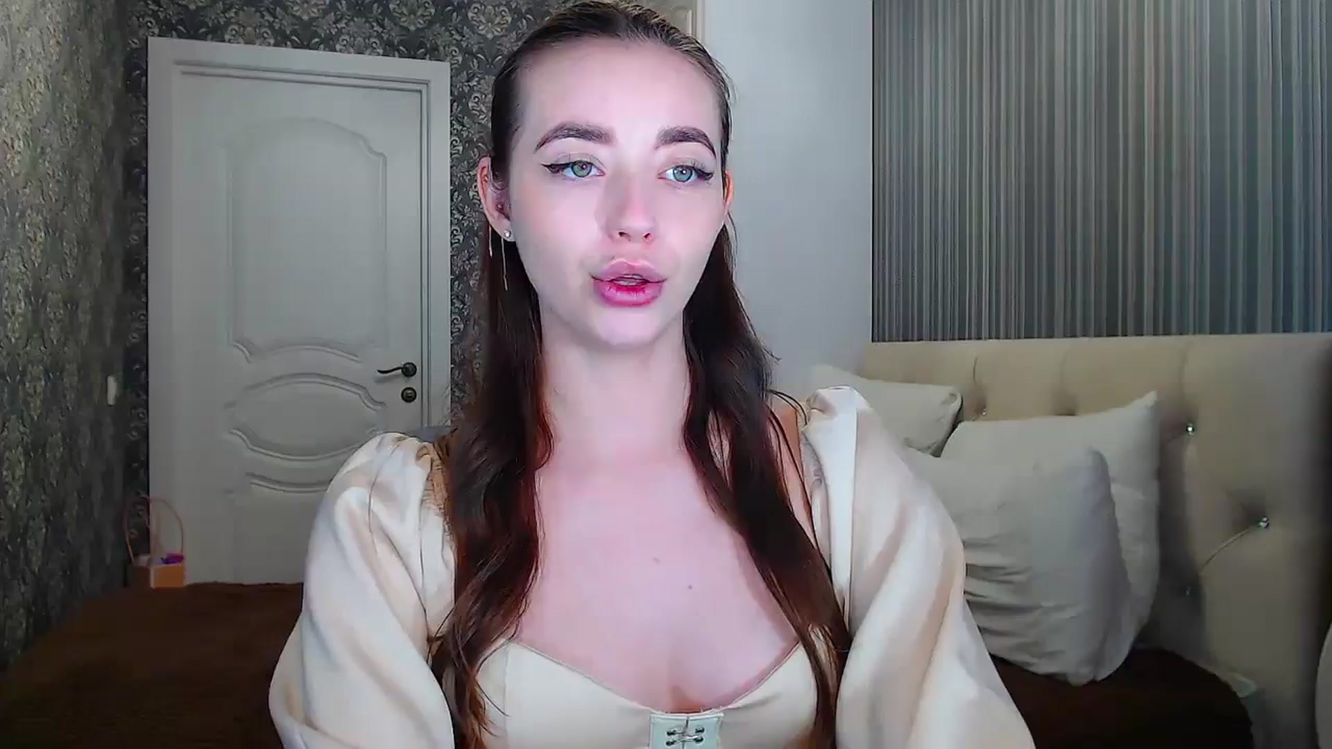Gallery image thumbnail from EmeraldLilyyy's myfreecams stream on, 06/27/2024, 10:19 image 1 of 20
