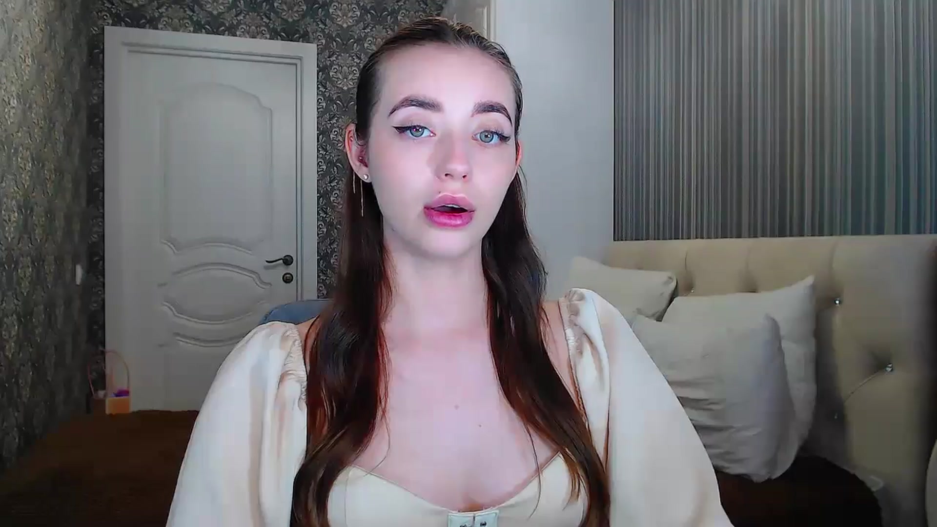 Gallery image thumbnail from EmeraldLilyyy's myfreecams stream on, 06/27/2024, 10:19 image 5 of 20