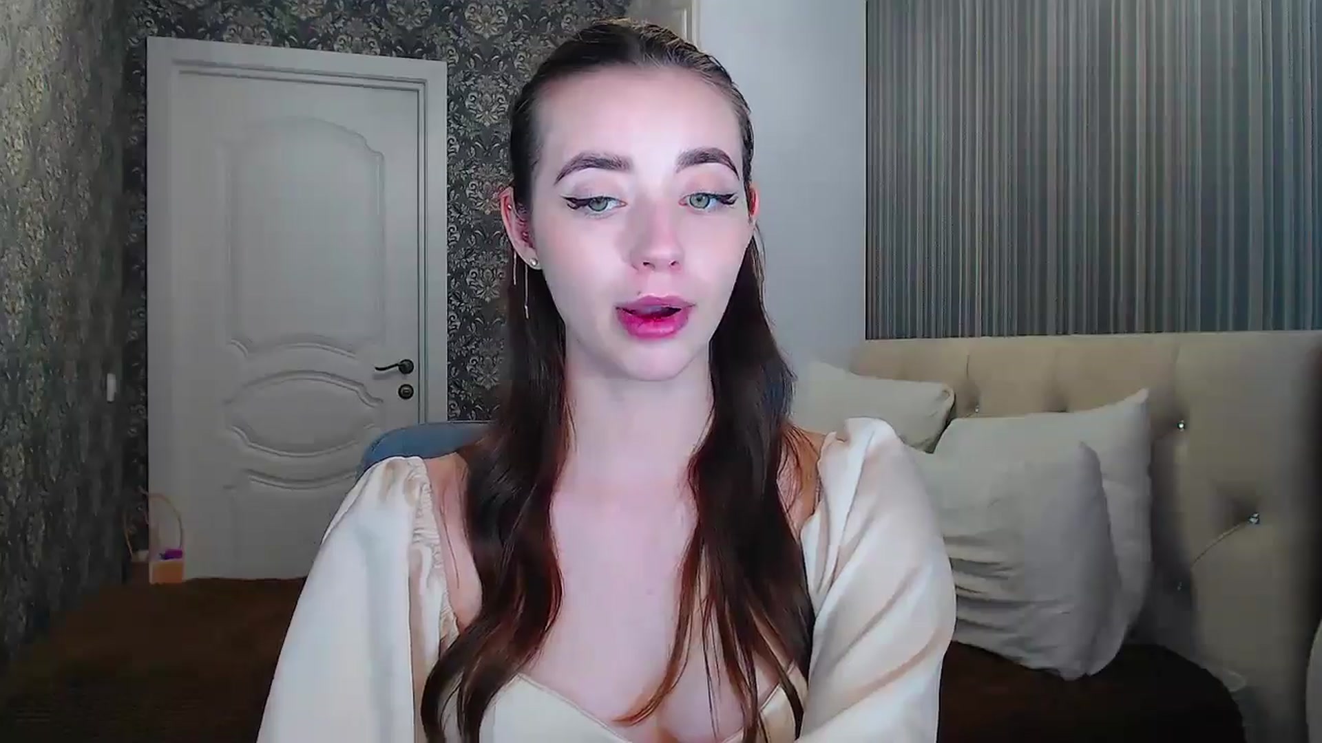 Gallery image thumbnail from EmeraldLilyyy's myfreecams stream on, 06/27/2024, 10:19 image 18 of 20