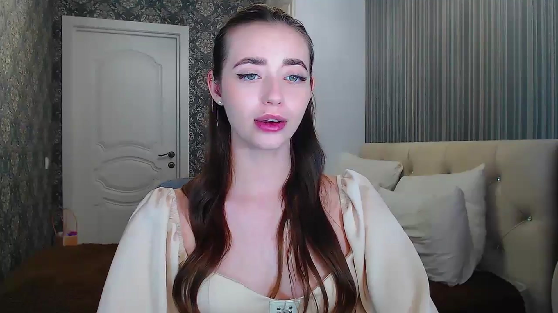 Gallery image thumbnail from EmeraldLilyyy's myfreecams stream on, 06/27/2024, 10:19 image 15 of 20