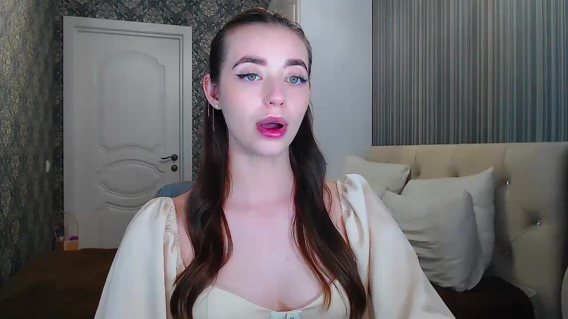 Gallery image thumbnail from EmeraldLilyyy's myfreecams stream on, 06/27/2024, 10:19 image 12 of 20