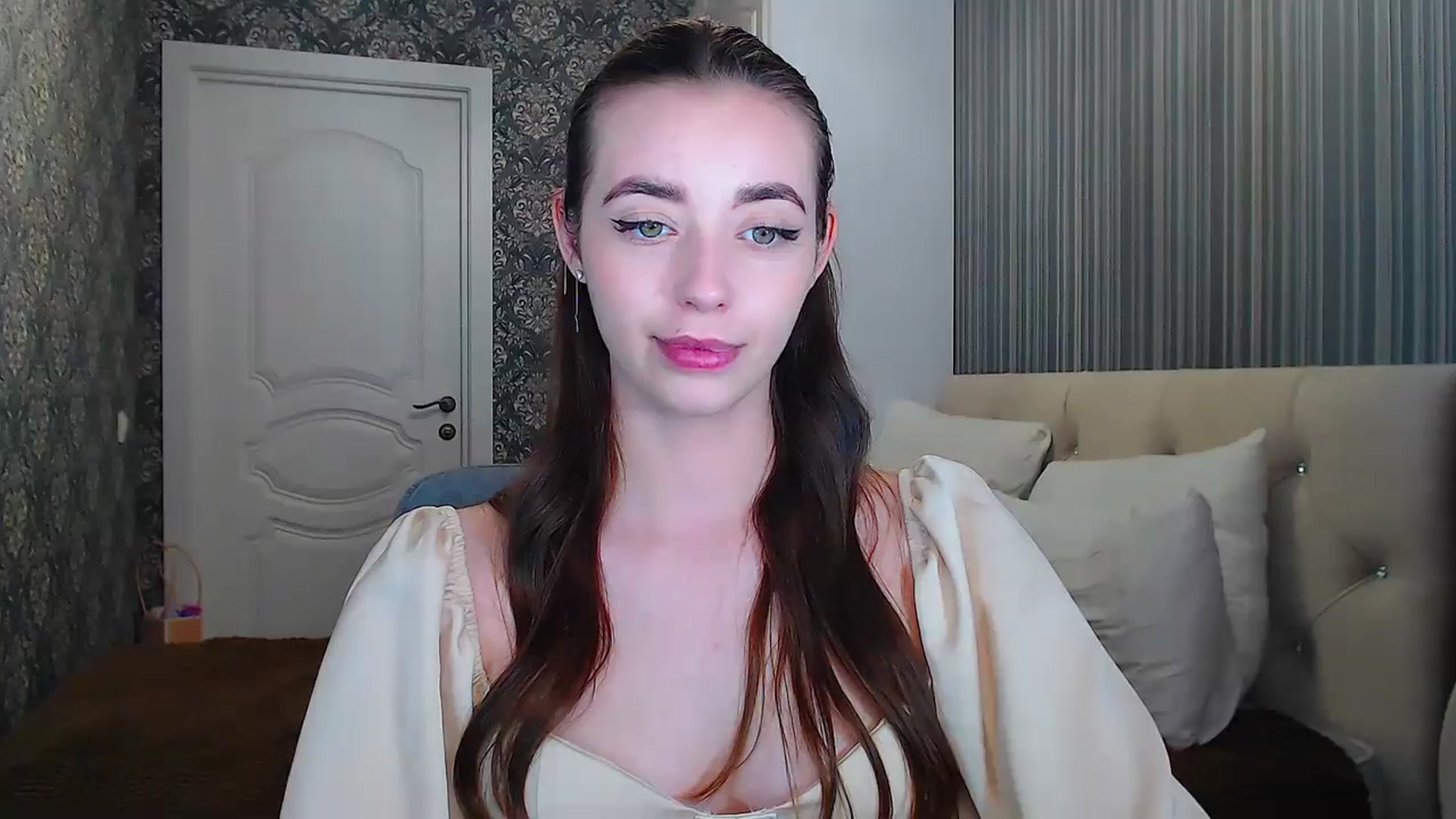 Gallery image thumbnail from EmeraldLilyyy's myfreecams stream on, 06/27/2024, 10:19 image 17 of 20