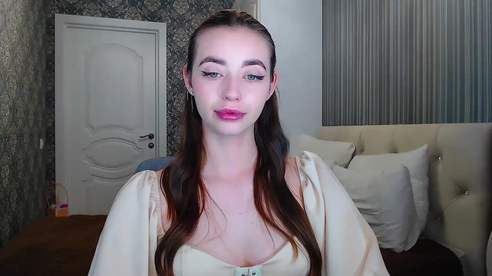 Gallery image thumbnail from EmeraldLilyyy's myfreecams stream on, 06/27/2024, 10:19 image 10 of 20