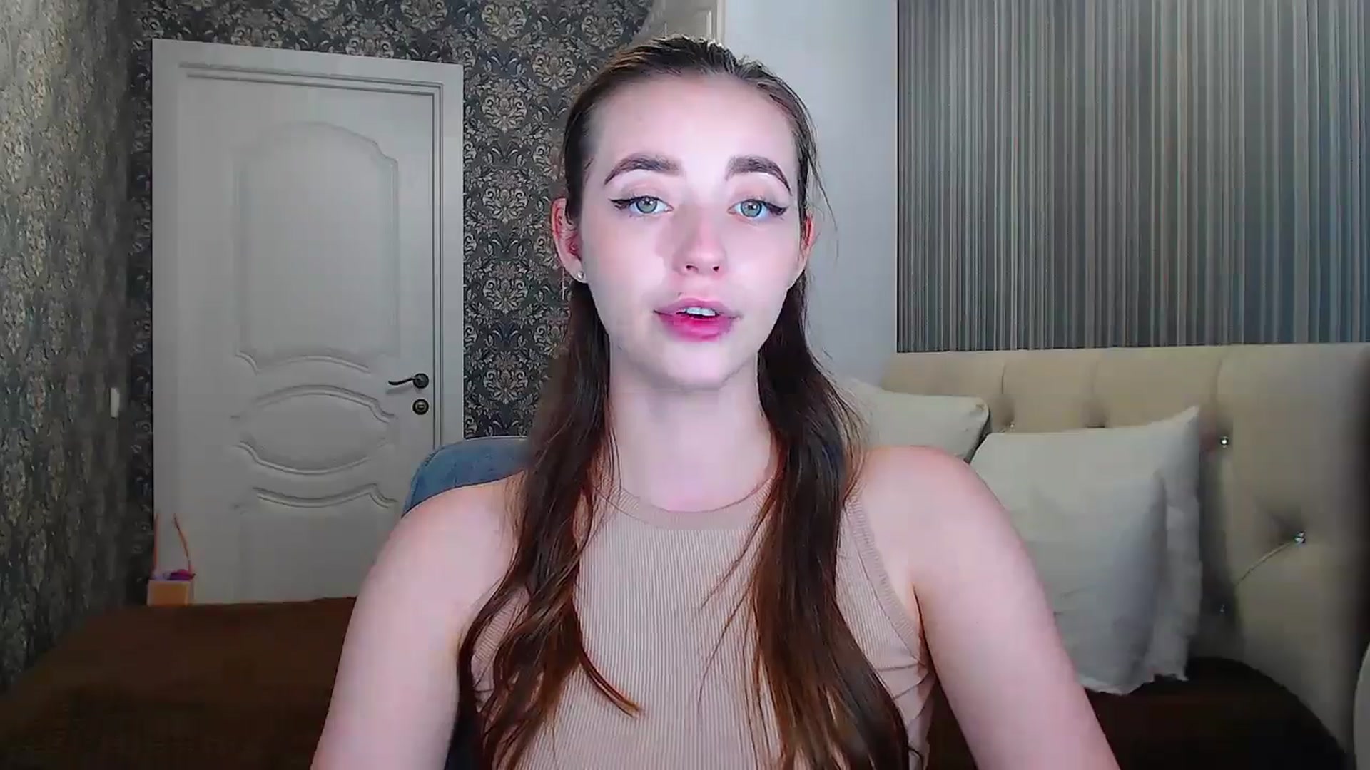 Gallery image thumbnail from EmeraldLilyyy's myfreecams stream on, 06/27/2024, 12:56 image 16 of 20