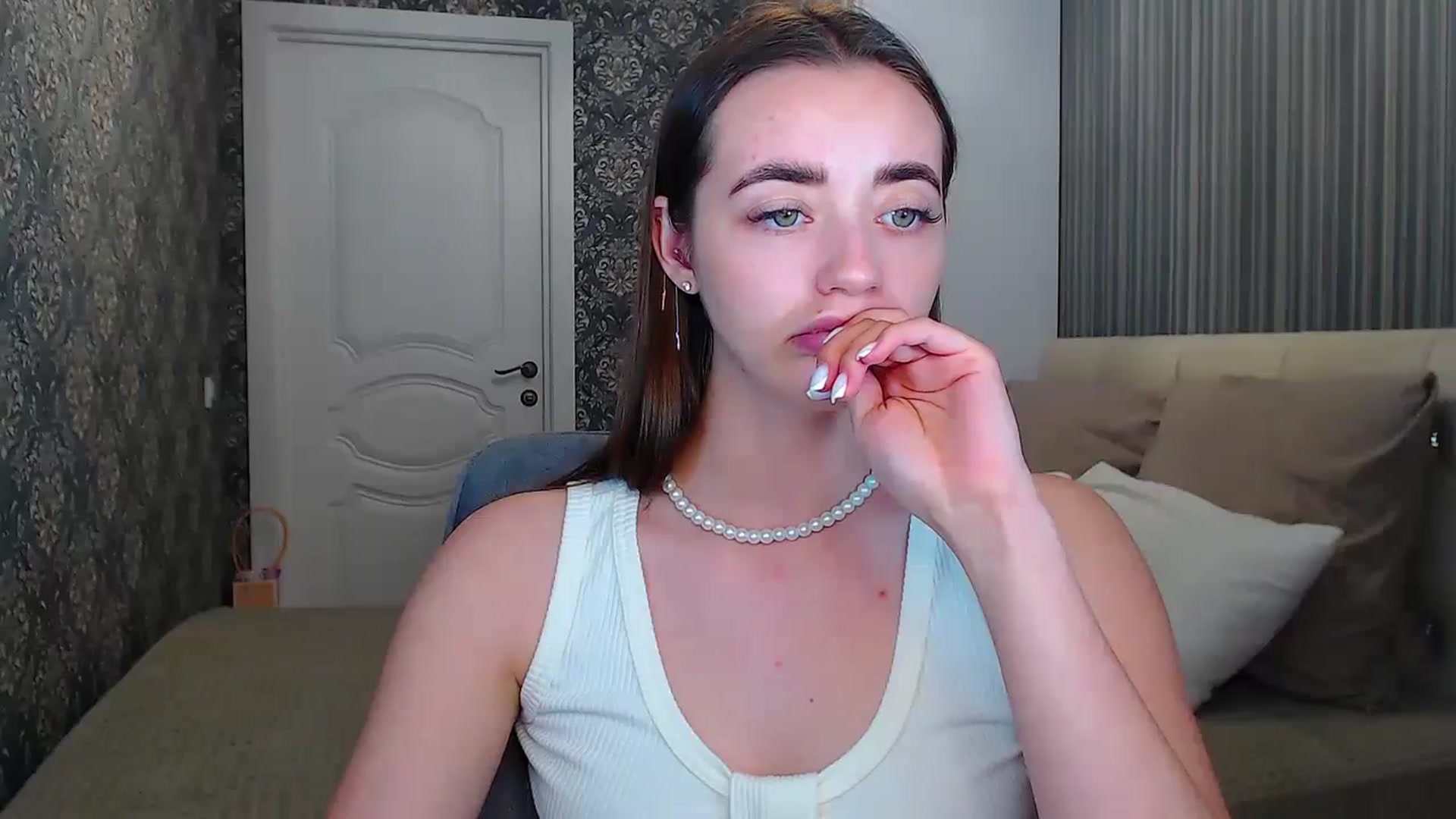 Gallery image thumbnail from EmeraldLilyyy's myfreecams stream on, 06/29/2024, 13:29 image 19 of 20