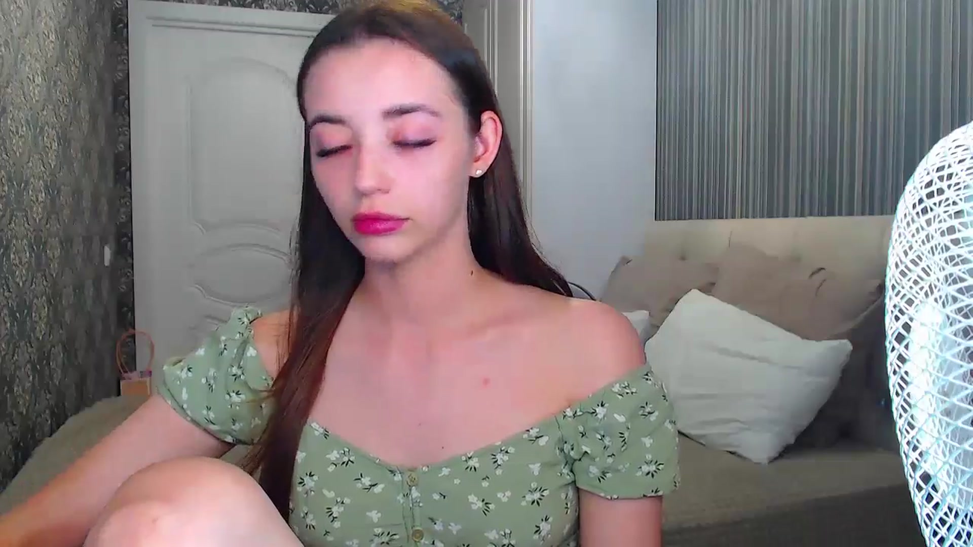 Gallery image thumbnail from EmeraldLilyyy's myfreecams stream on, 07/04/2024, 15:04 image 9 of 20