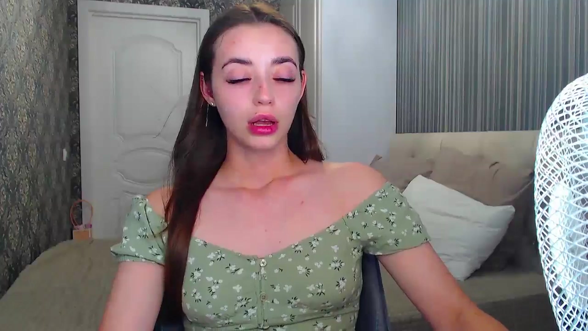 Gallery image thumbnail from EmeraldLilyyy's myfreecams stream on, 07/04/2024, 15:04 image 12 of 20