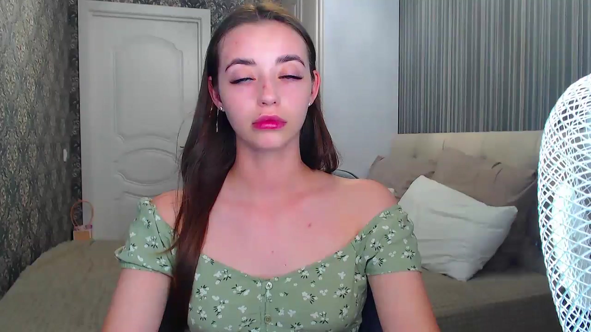 Gallery image thumbnail from EmeraldLilyyy's myfreecams stream on, 07/04/2024, 15:04 image 11 of 20