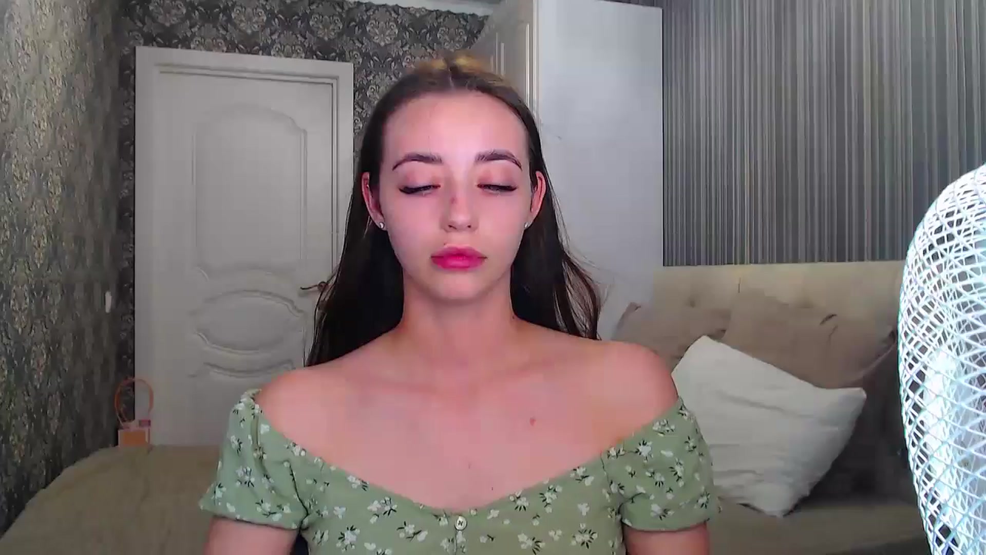 Gallery image thumbnail from EmeraldLilyyy's myfreecams stream on, 07/04/2024, 15:04 image 1 of 20