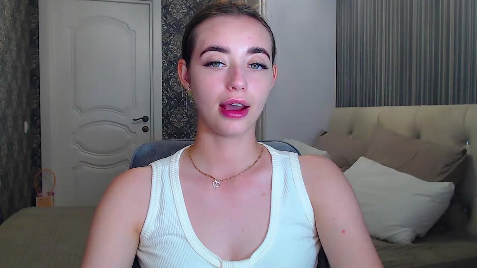 Gallery image thumbnail from EmeraldLilyyy's myfreecams stream on, 07/09/2024, 13:26 image 2 of 20