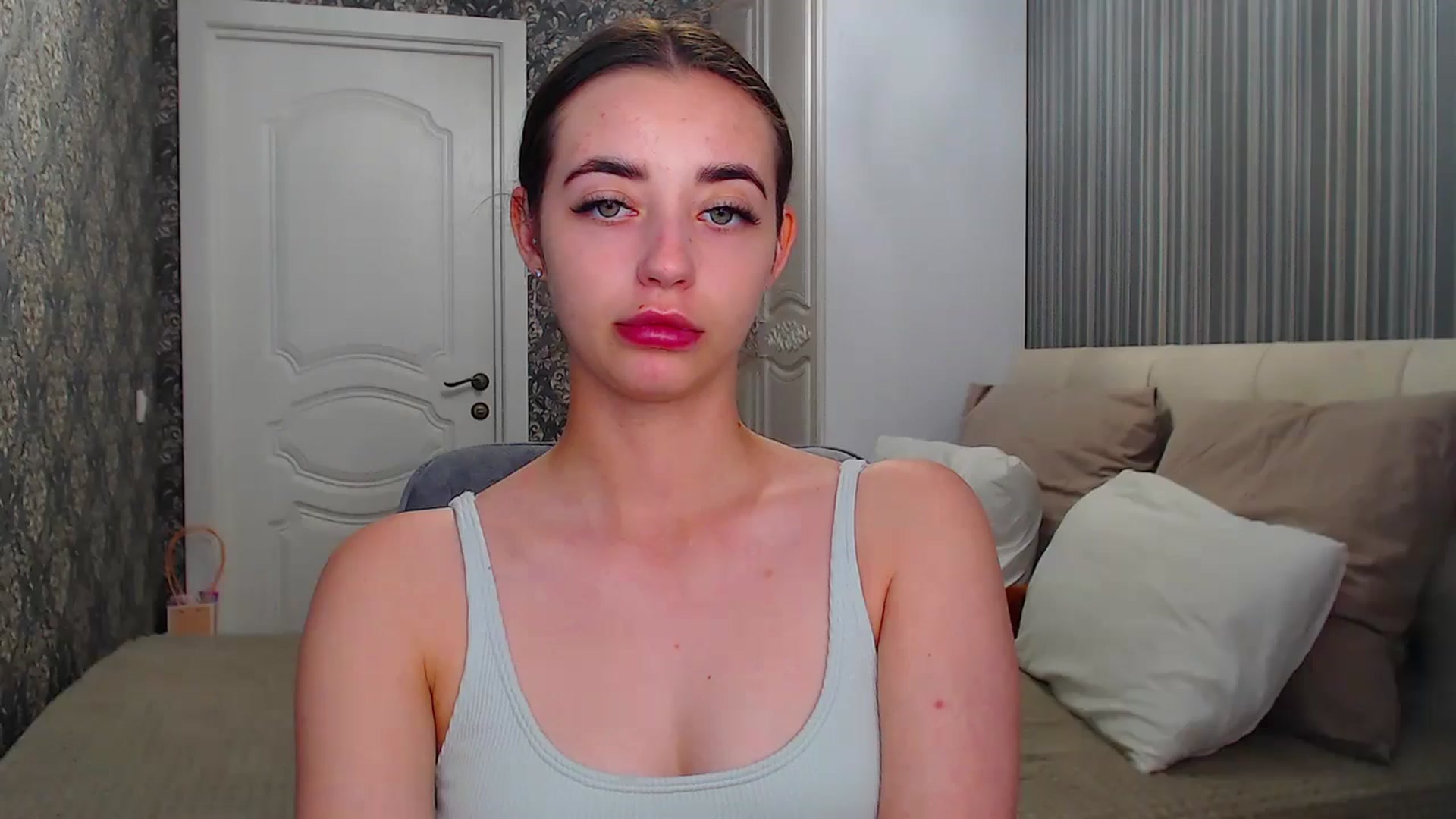 Gallery image thumbnail from EmeraldLilyyy's myfreecams stream on, 07/10/2024, 12:35 image 10 of 20
