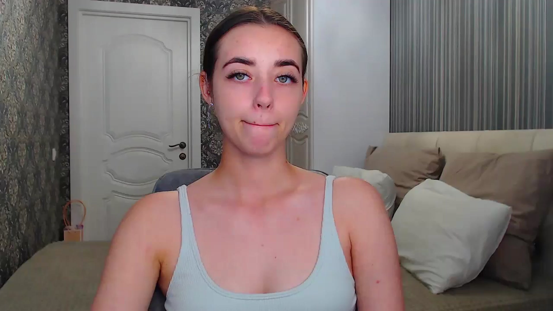 Gallery image thumbnail from EmeraldLilyyy's myfreecams stream on, 07/10/2024, 12:35 image 2 of 20