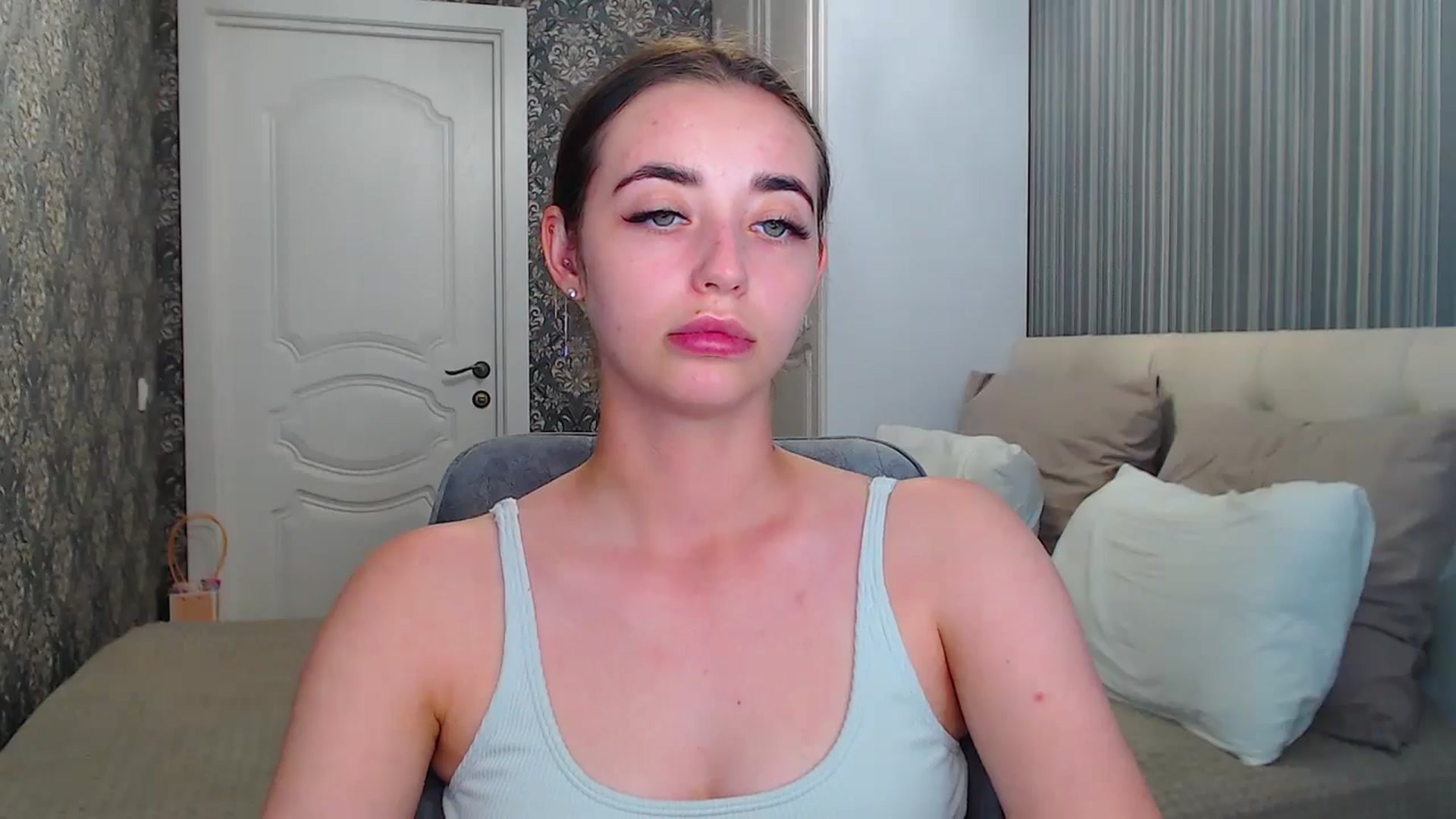 Gallery image thumbnail from EmeraldLilyyy's myfreecams stream on, 07/10/2024, 16:05 image 4 of 20