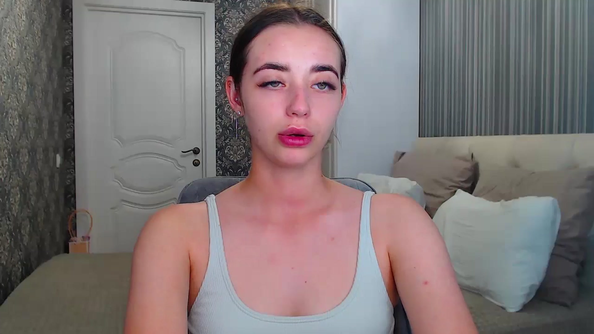 Gallery image thumbnail from EmeraldLilyyy's myfreecams stream on, 07/10/2024, 16:05 image 6 of 20