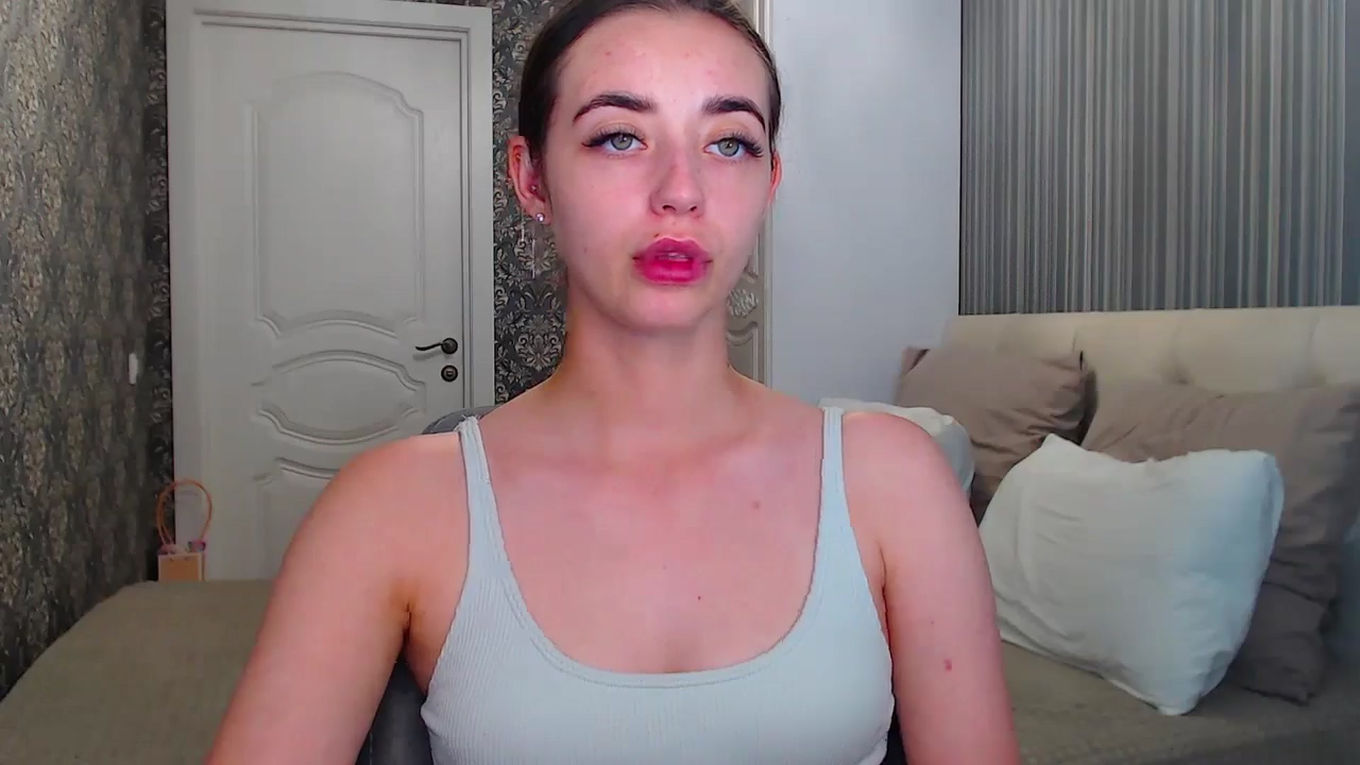 Gallery image thumbnail from EmeraldLilyyy's myfreecams stream on, 07/10/2024, 16:05 image 18 of 20