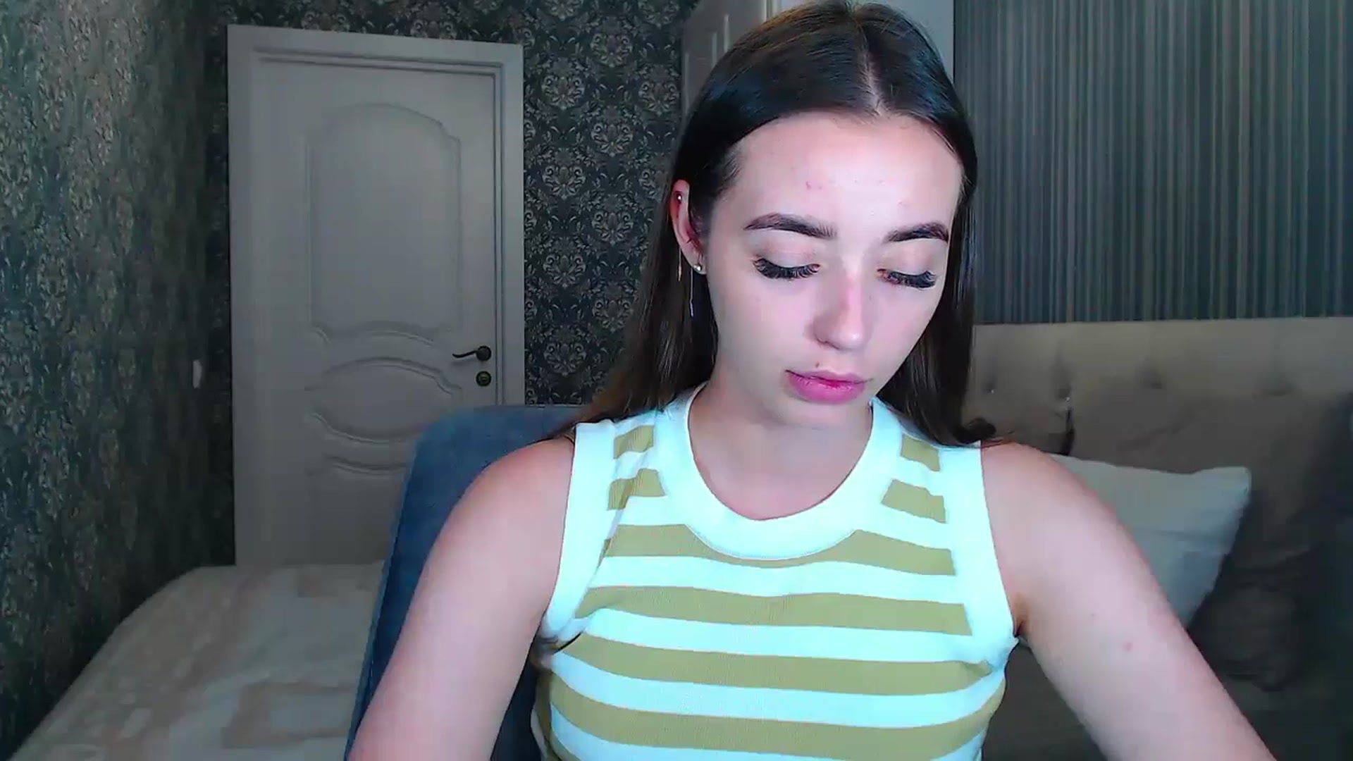 Gallery image thumbnail from EmeraldLilyyy's myfreecams stream on, 07/13/2024, 10:22 image 11 of 20