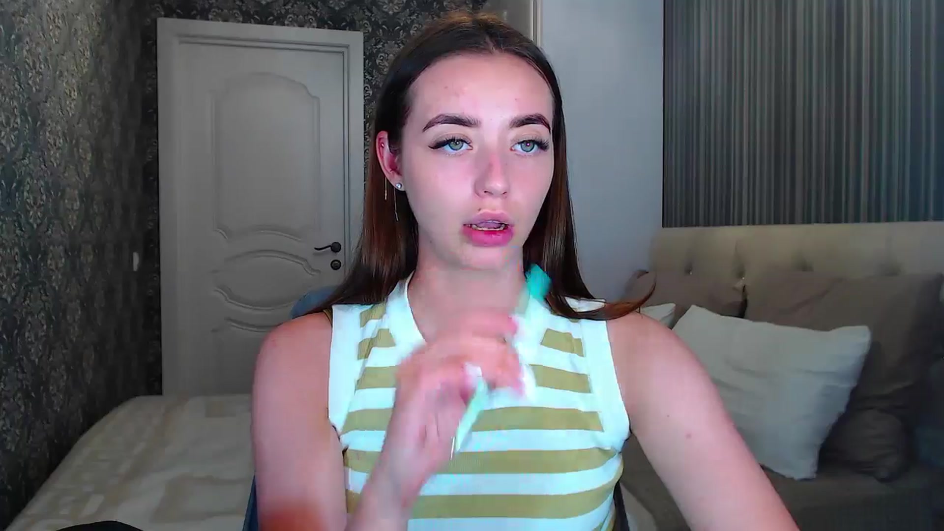 Gallery image thumbnail from EmeraldLilyyy's myfreecams stream on, 07/13/2024, 10:22 image 16 of 20