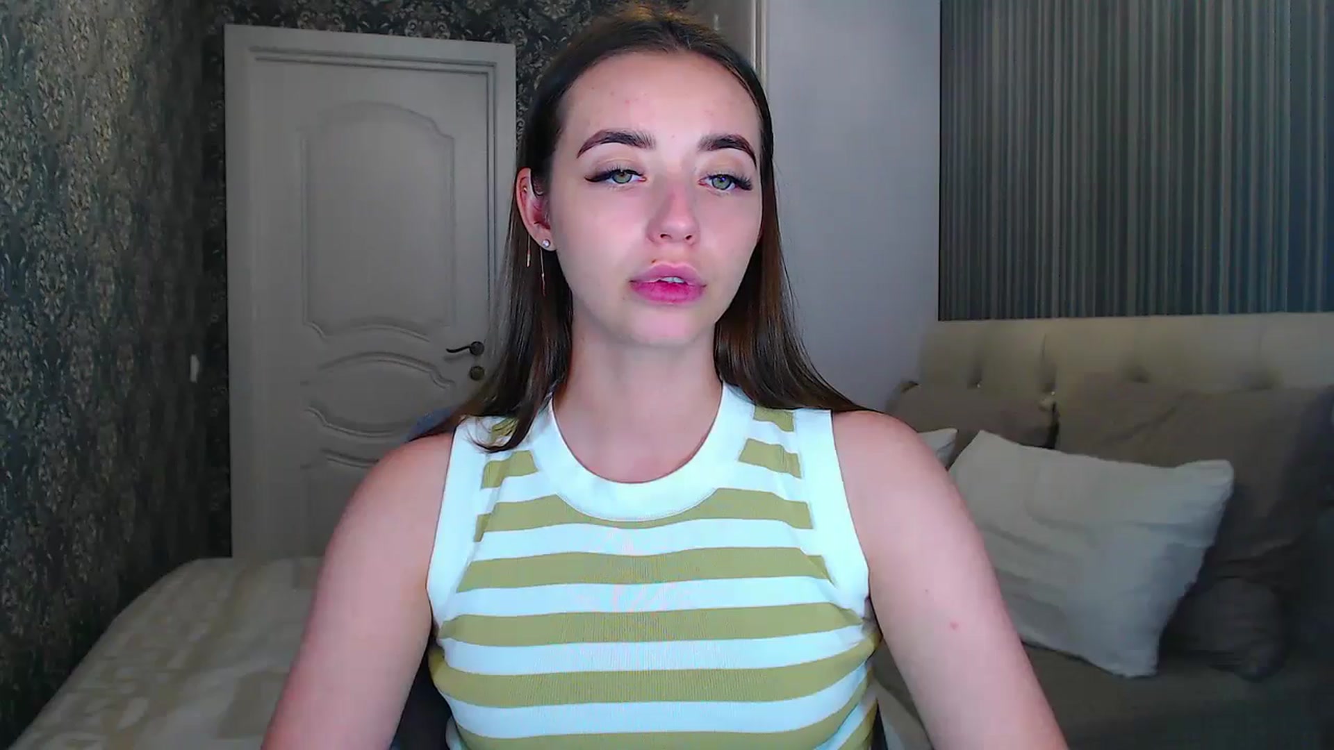 Gallery image thumbnail from EmeraldLilyyy's myfreecams stream on, 07/13/2024, 10:22 image 6 of 20