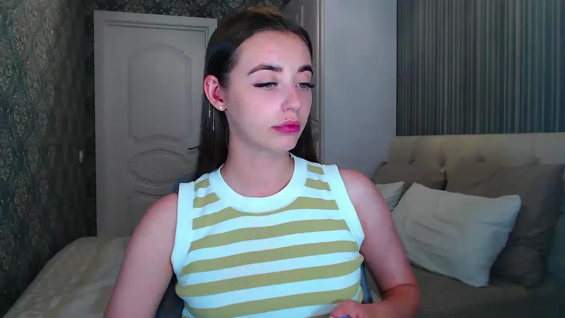 Gallery image thumbnail from EmeraldLilyyy's myfreecams stream on, 07/13/2024, 10:22 image 20 of 20