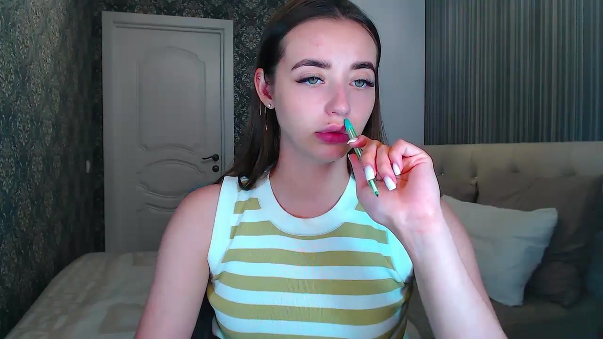 Gallery image thumbnail from EmeraldLilyyy's myfreecams stream on, 07/13/2024, 10:22 image 2 of 20