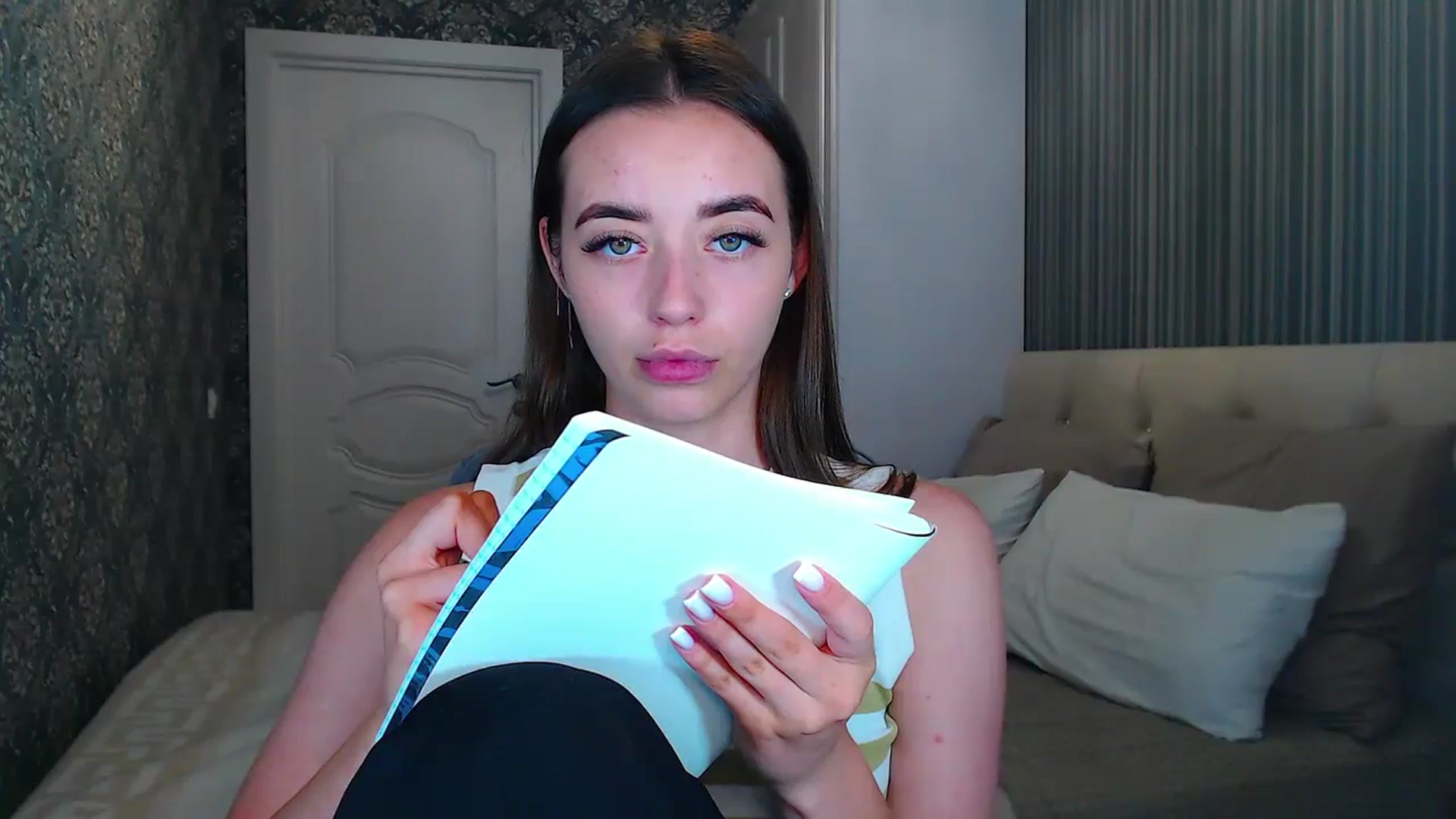 Gallery image thumbnail from EmeraldLilyyy's myfreecams stream on, 07/13/2024, 10:22 image 10 of 20
