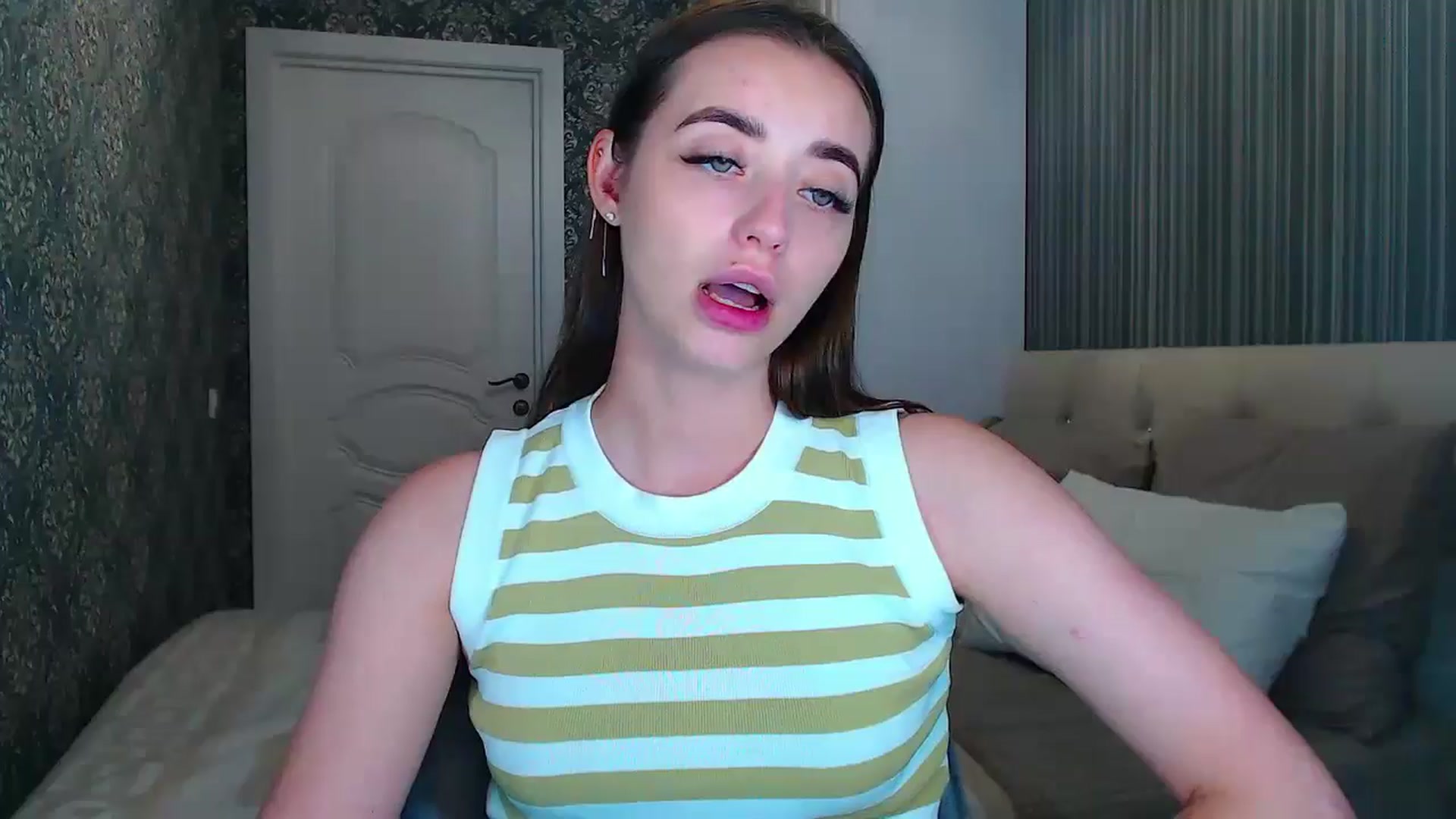Gallery image thumbnail from EmeraldLilyyy's myfreecams stream on, 07/13/2024, 10:22 image 1 of 20