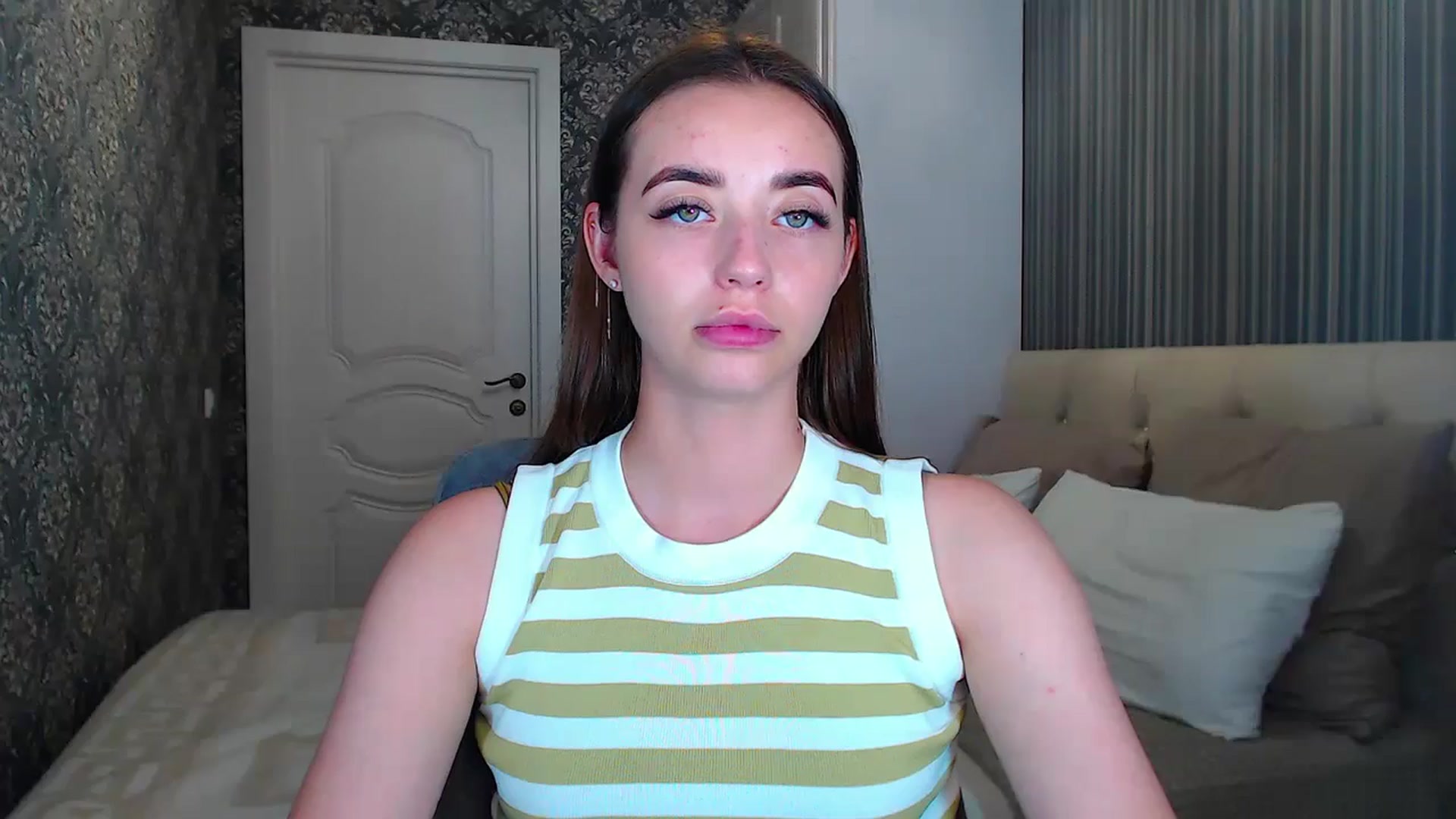 Gallery image thumbnail from EmeraldLilyyy's myfreecams stream on, 07/13/2024, 10:22 image 15 of 20