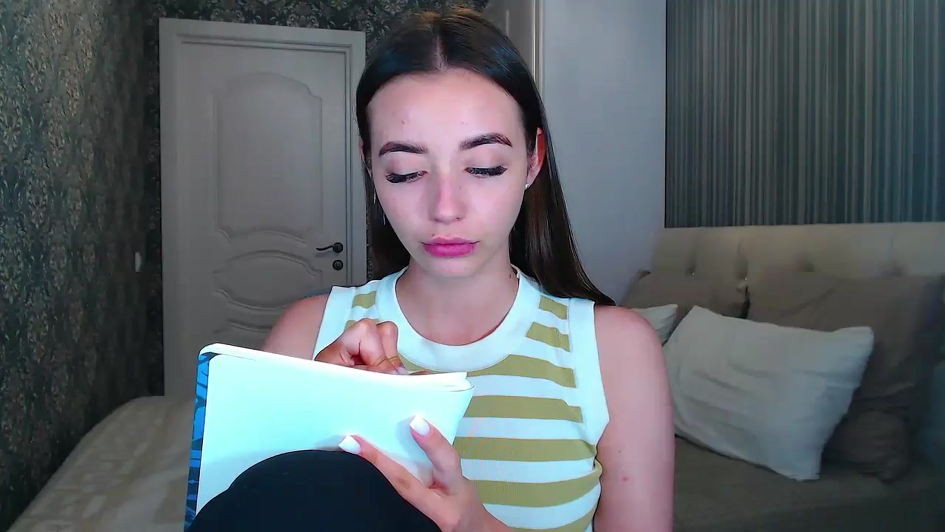 Gallery image thumbnail from EmeraldLilyyy's myfreecams stream on, 07/13/2024, 10:22 image 7 of 20
