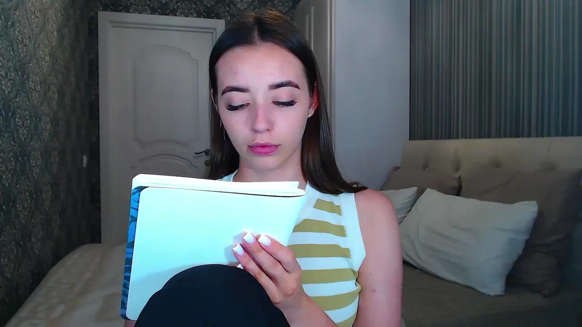 Gallery image thumbnail from EmeraldLilyyy's myfreecams stream on, 07/13/2024, 10:22 image 9 of 20