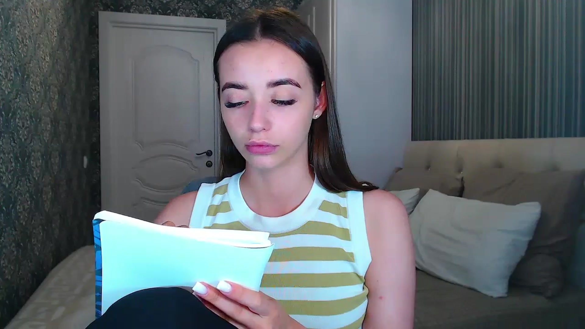 Gallery image thumbnail from EmeraldLilyyy's myfreecams stream on, 07/13/2024, 10:22 image 8 of 20