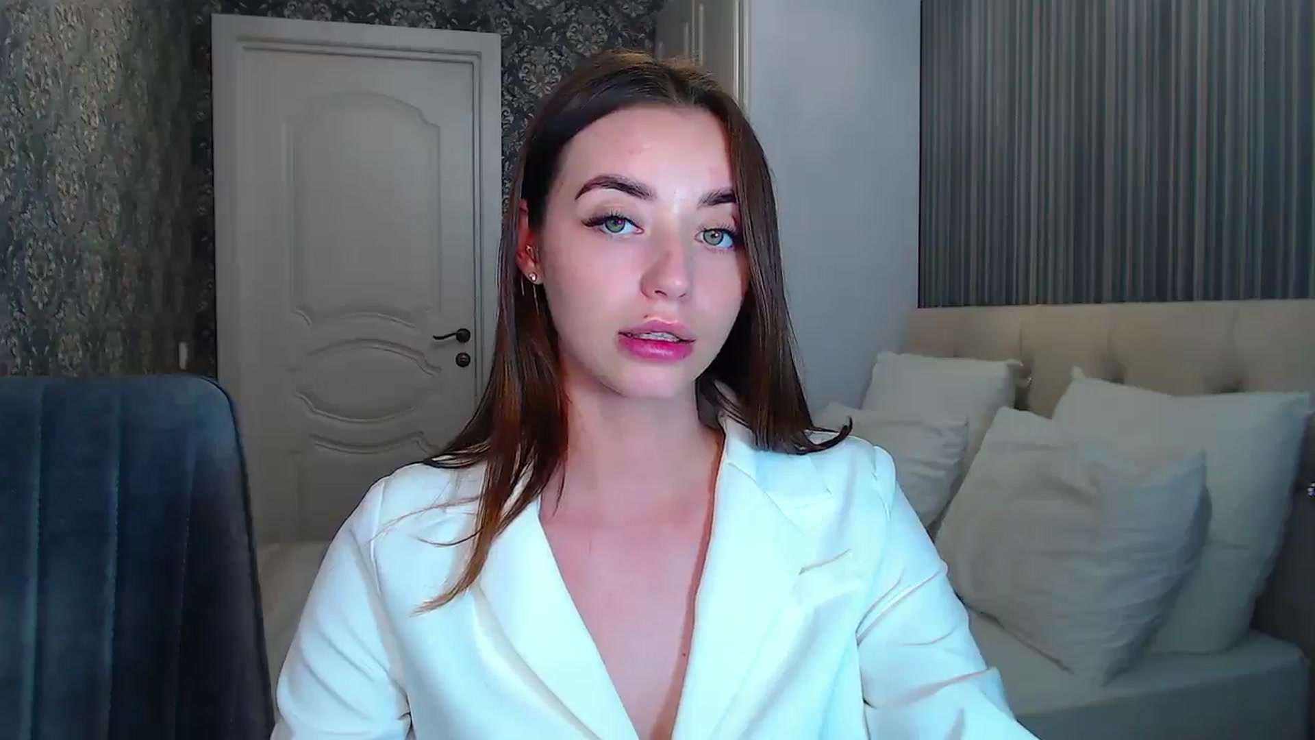 Gallery image thumbnail from EmeraldLilyyy's myfreecams stream on, 07/14/2024, 13:17 image 18 of 20