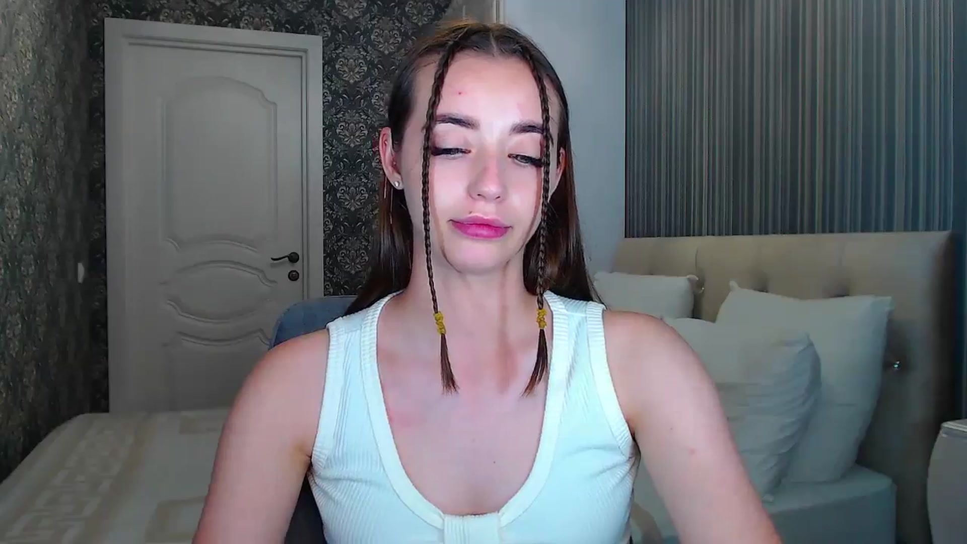Gallery image thumbnail from EmeraldLilyyy's myfreecams stream on, 07/14/2024, 17:37 image 15 of 20