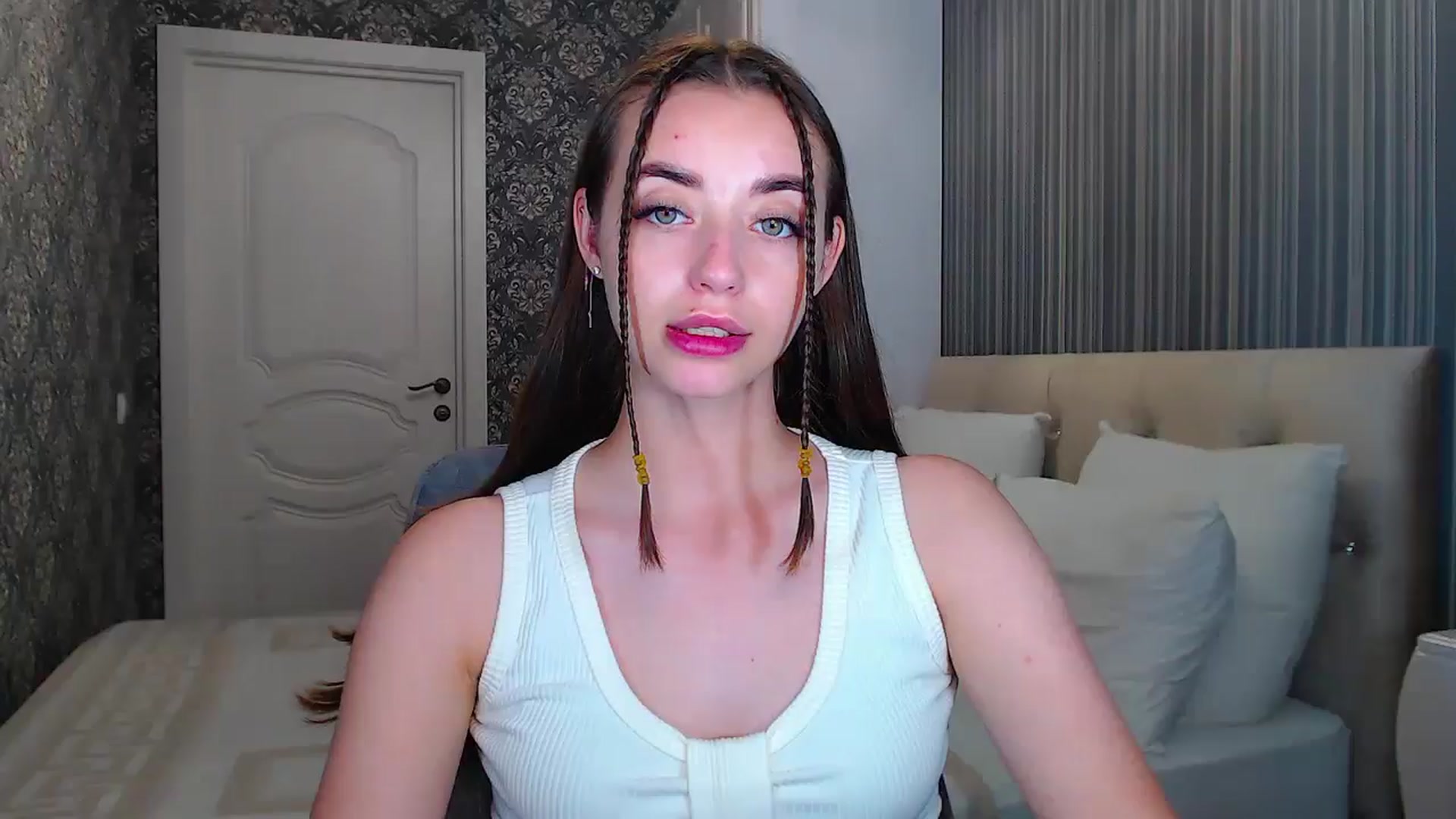 Gallery image thumbnail from EmeraldLilyyy's myfreecams stream on, 07/14/2024, 17:37 image 10 of 20