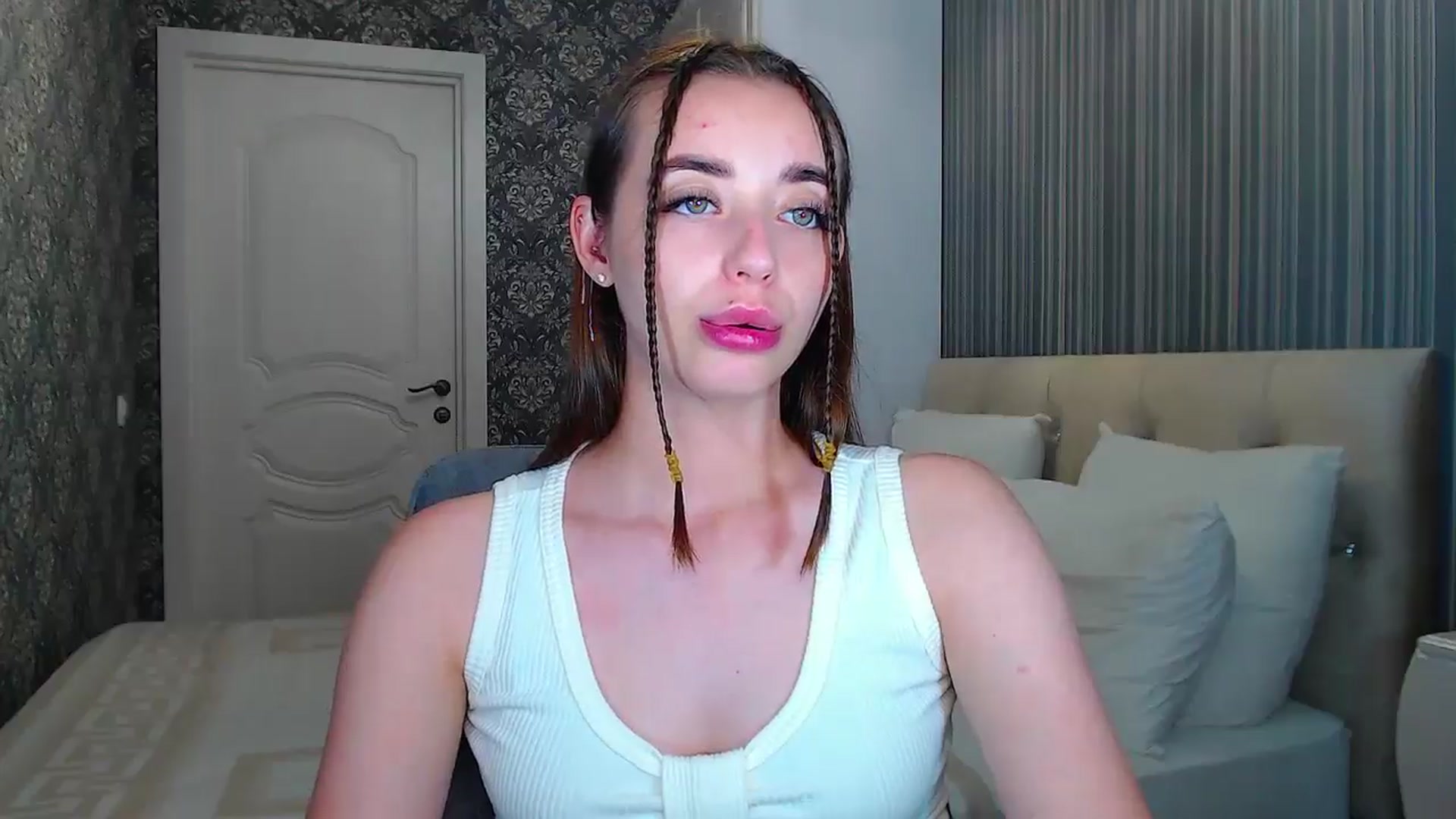 Gallery image thumbnail from EmeraldLilyyy's myfreecams stream on, 07/14/2024, 17:37 image 18 of 20