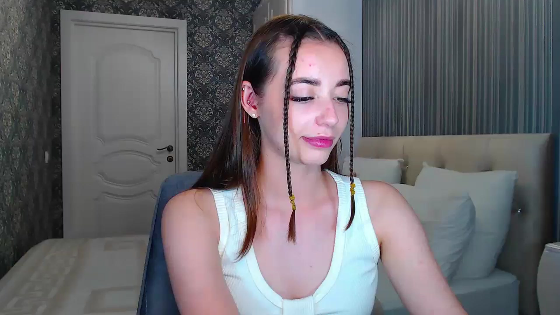 Gallery image thumbnail from EmeraldLilyyy's myfreecams stream on, 07/14/2024, 17:37 image 3 of 20
