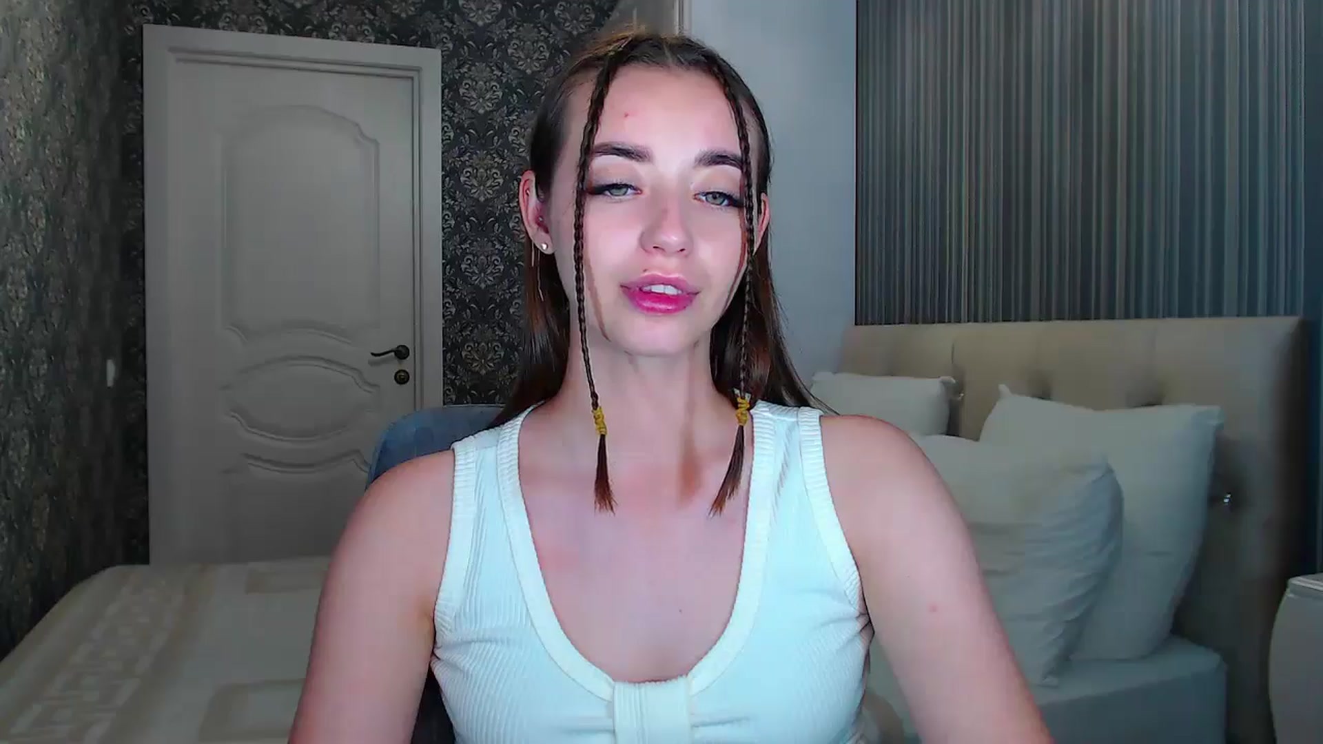 Gallery image thumbnail from EmeraldLilyyy's myfreecams stream on, 07/14/2024, 17:37 image 17 of 20