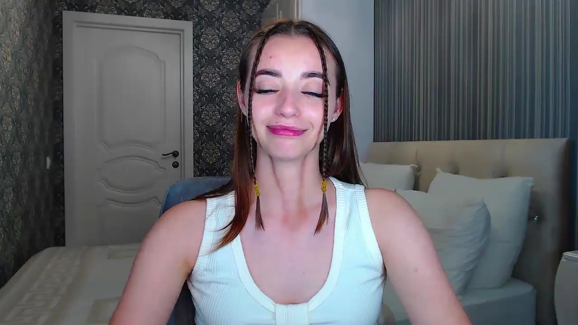 Gallery image thumbnail from EmeraldLilyyy's myfreecams stream on, 07/14/2024, 17:37 image 13 of 20