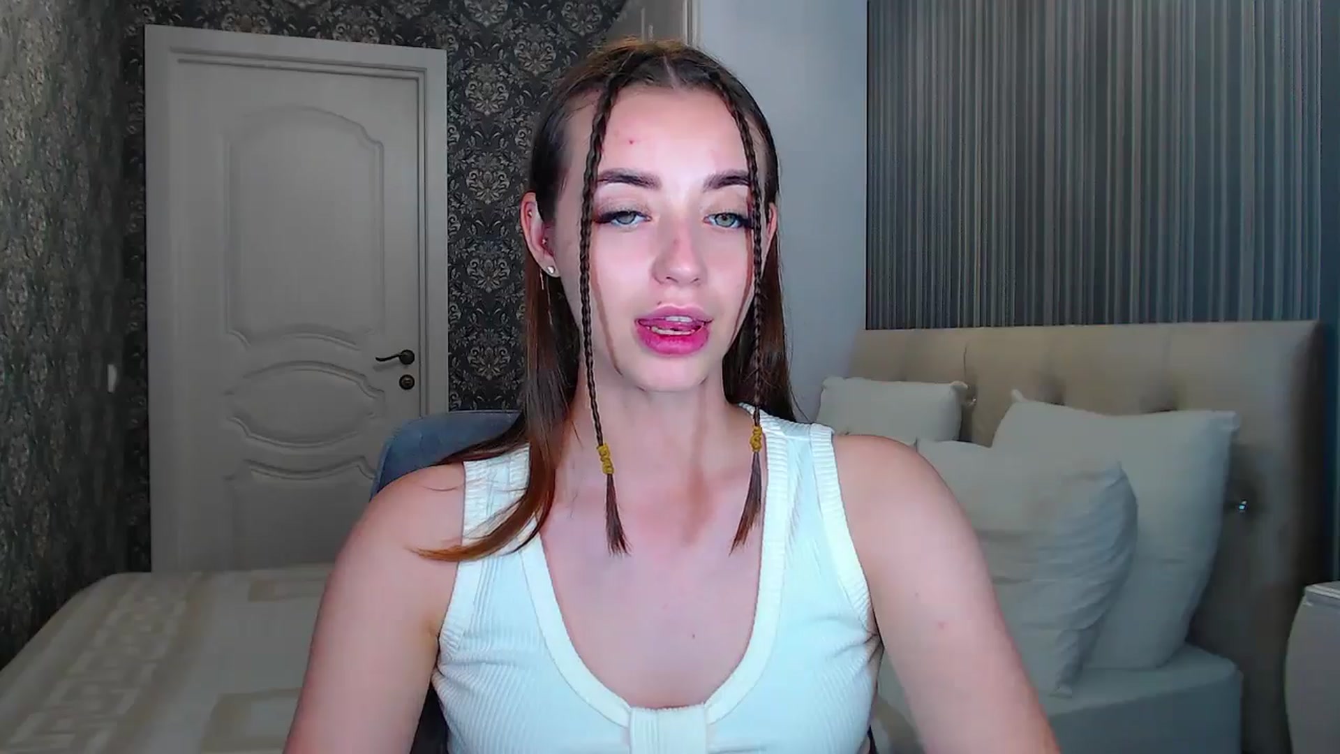 Gallery image thumbnail from EmeraldLilyyy's myfreecams stream on, 07/14/2024, 17:37 image 12 of 20