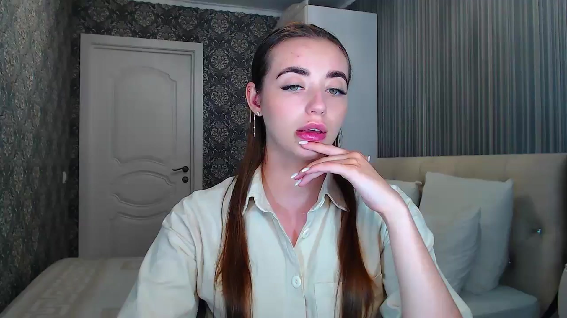 Gallery image thumbnail from EmeraldLilyyy's myfreecams stream on, 07/15/2024, 14:32 image 6 of 20