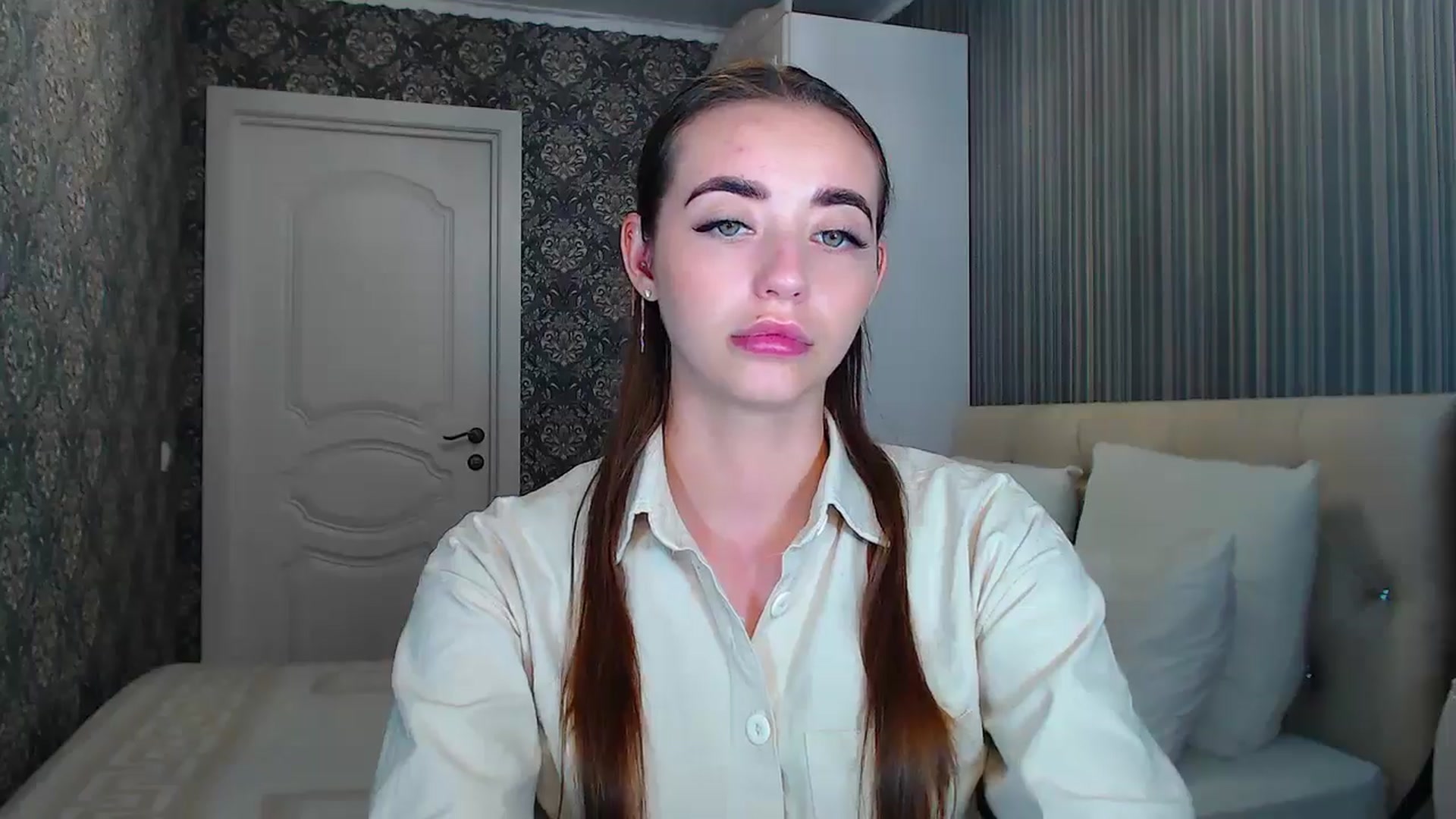 Gallery image thumbnail from EmeraldLilyyy's myfreecams stream on, 07/15/2024, 14:32 image 7 of 20