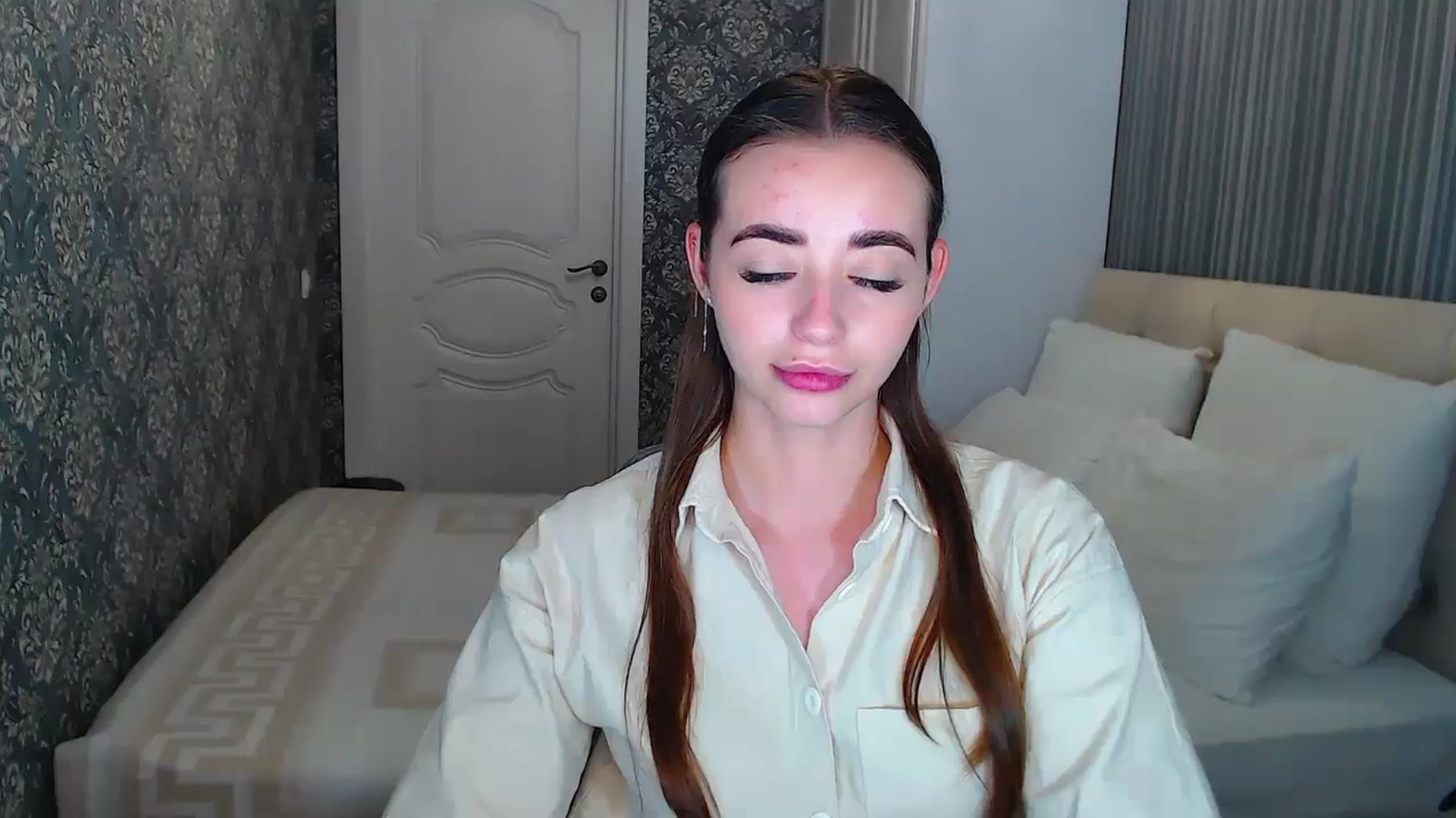 Gallery image thumbnail from EmeraldLilyyy's myfreecams stream on, 07/15/2024, 14:32 image 16 of 20