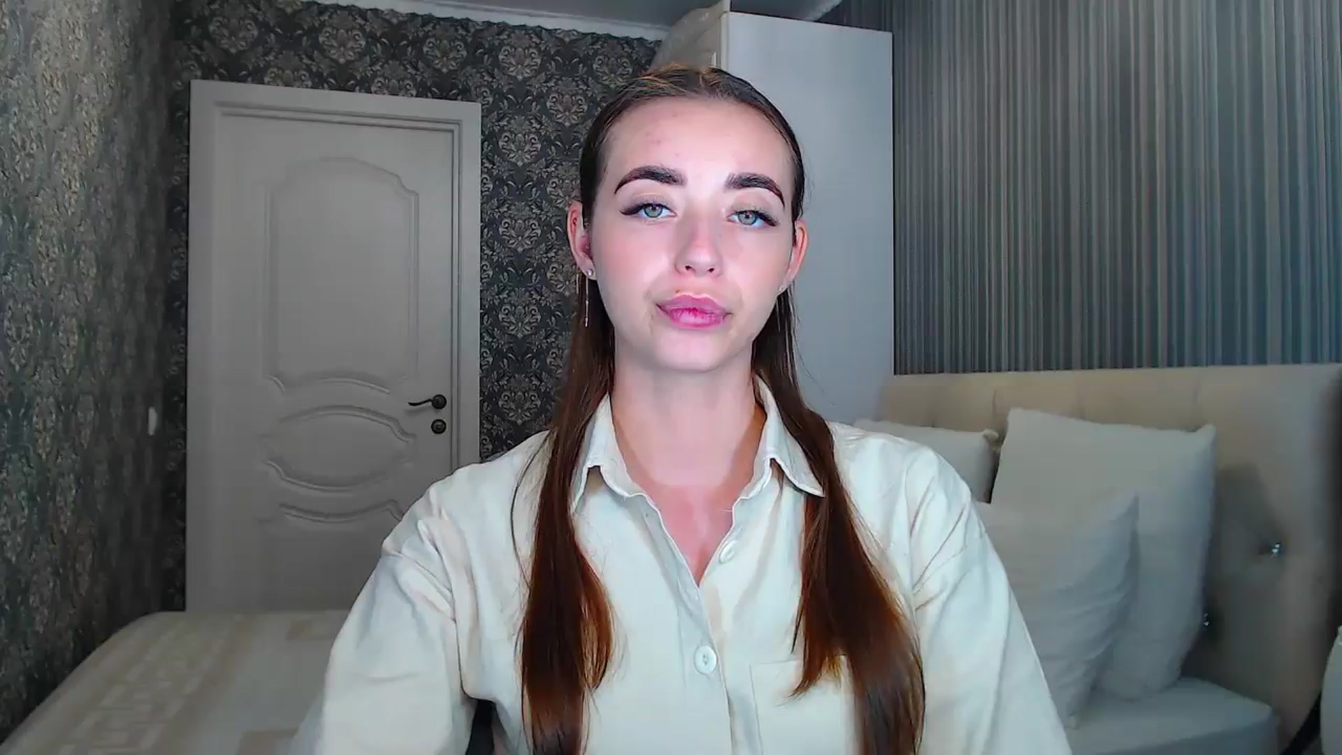 Gallery image thumbnail from EmeraldLilyyy's myfreecams stream on, 07/15/2024, 14:32 image 10 of 20